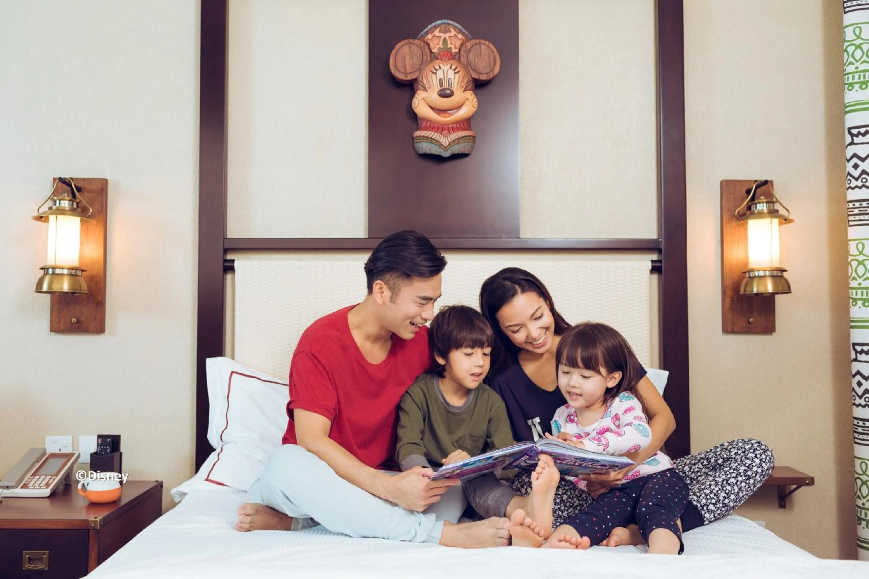 Bed in Disney Explorers Lodge