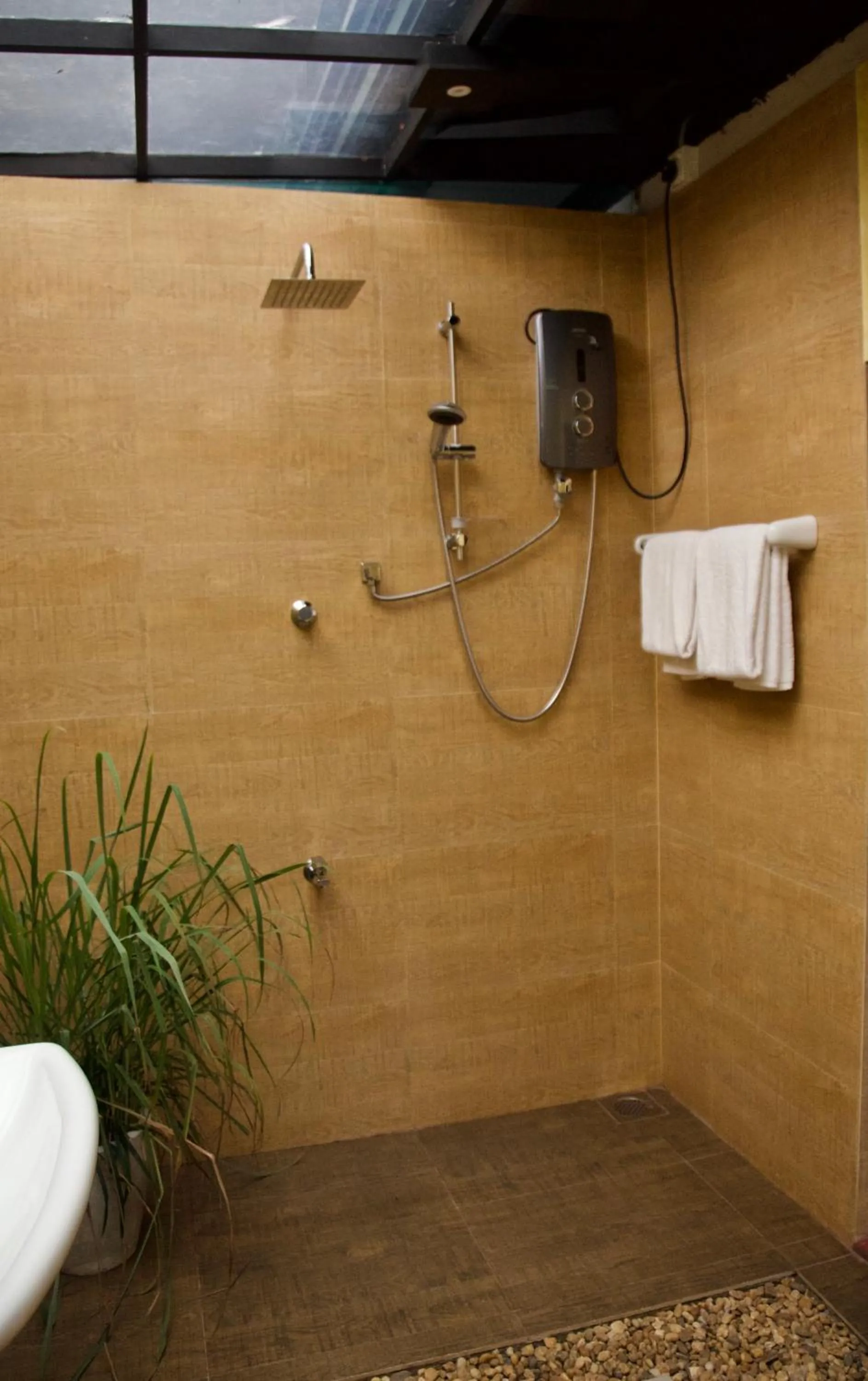 Shower in Glamour Mirissa