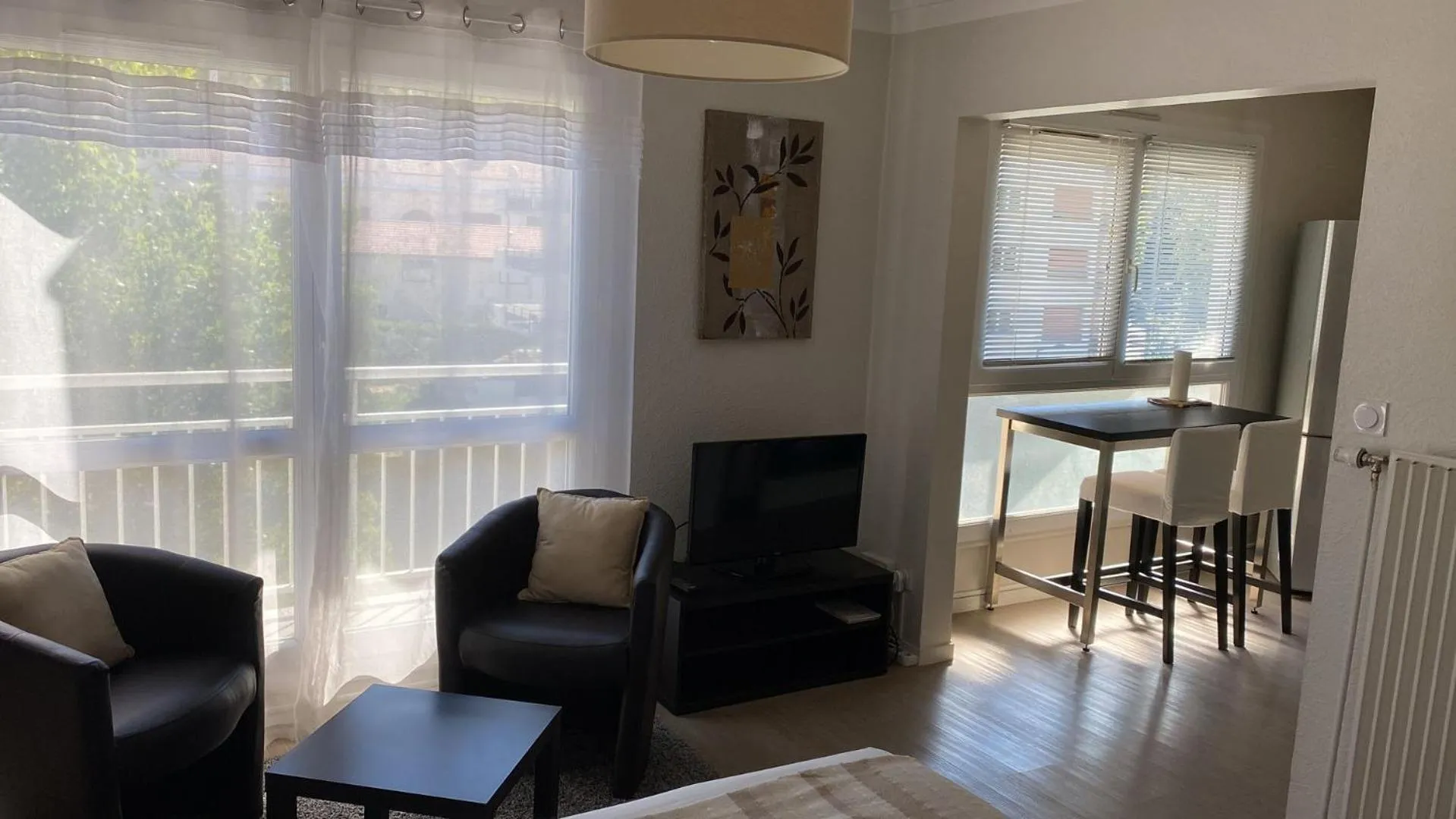 Living room in Appart' Hôtel Fauriel Saint-Etienne Parking privé balcon wifi