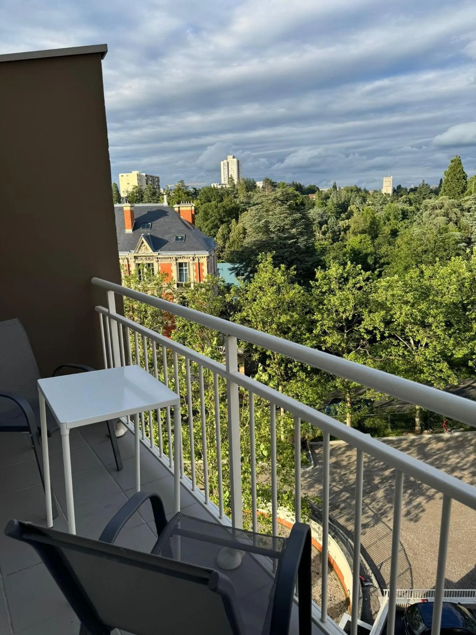 Balcony/Terrace in Appart' Hôtel Fauriel Saint-Etienne Parking privé balcon wifi