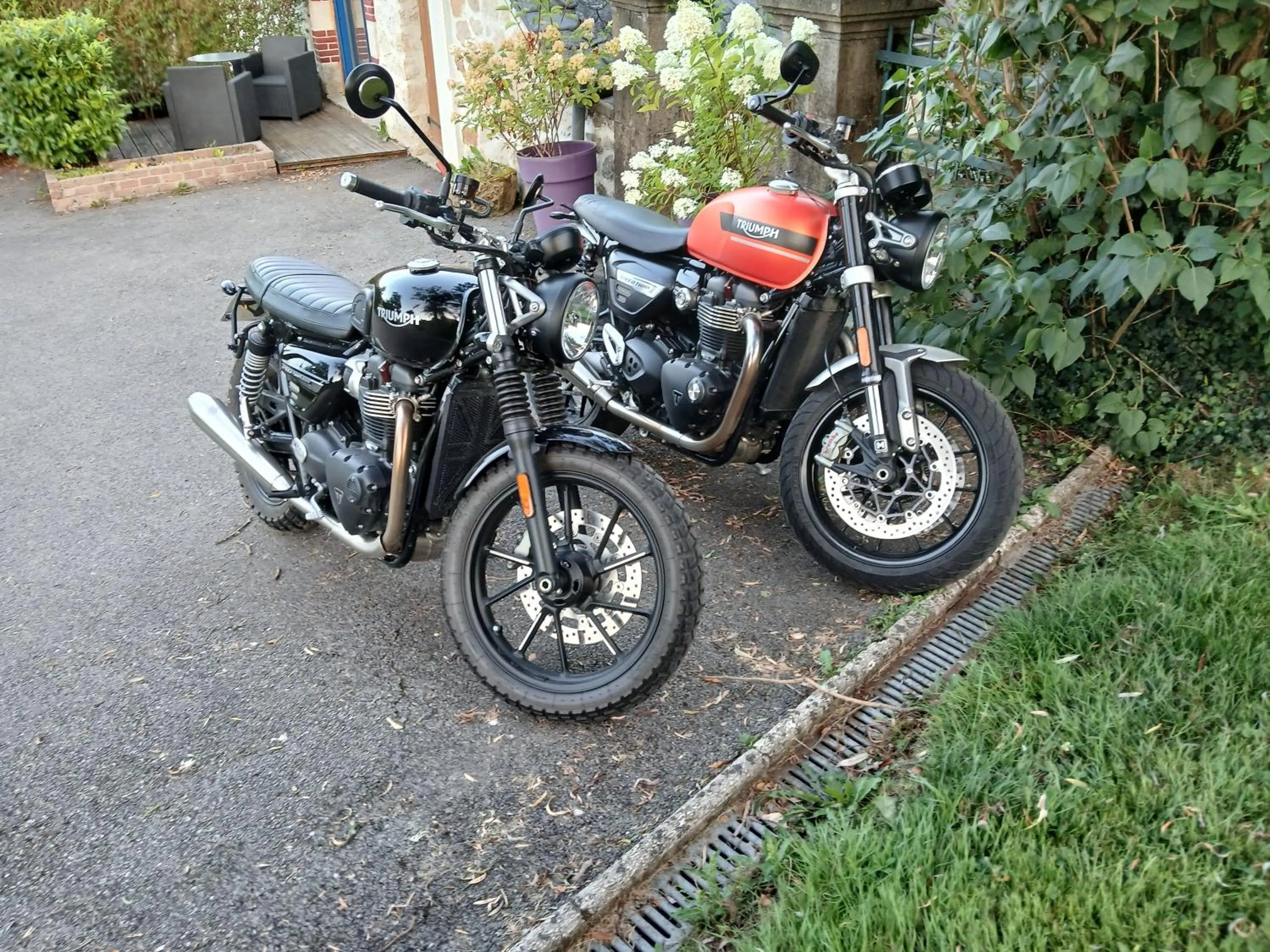 People in Le Relais des Capucines