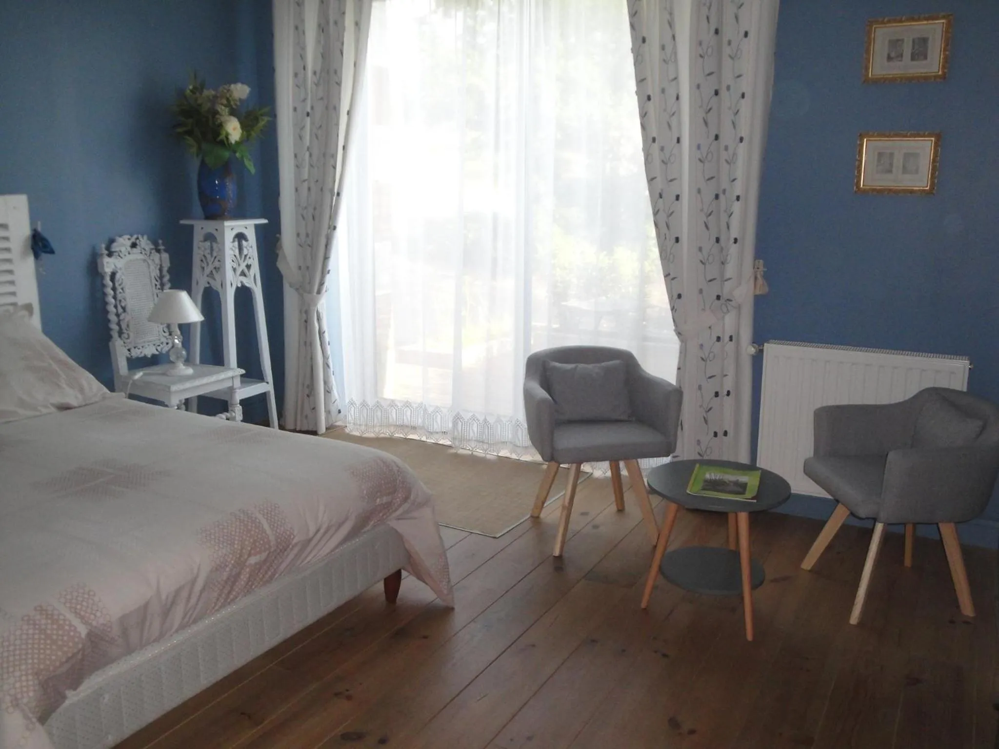 Living room, Bed in Le Relais des Capucines