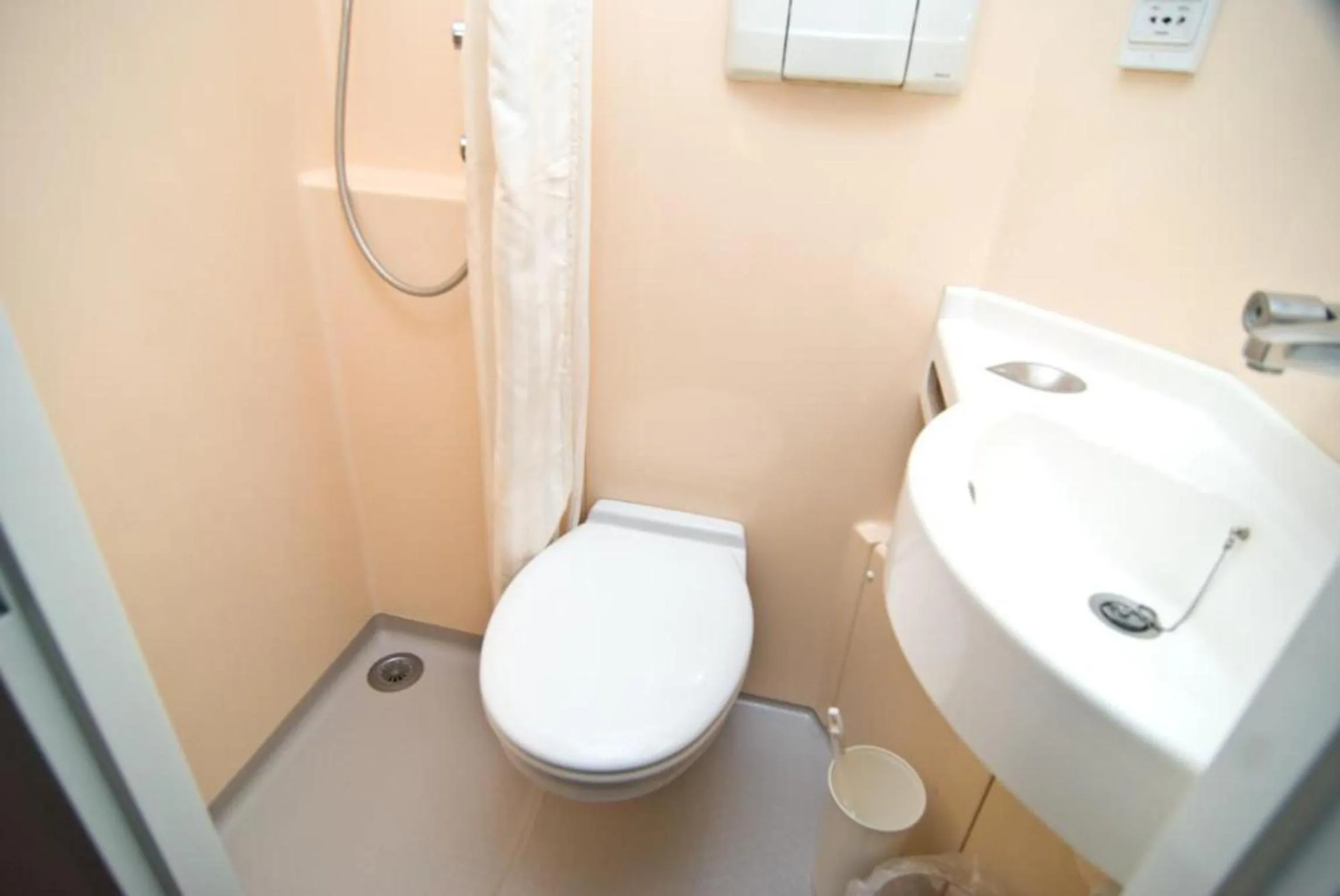 Bathroom in Seymour Hotel