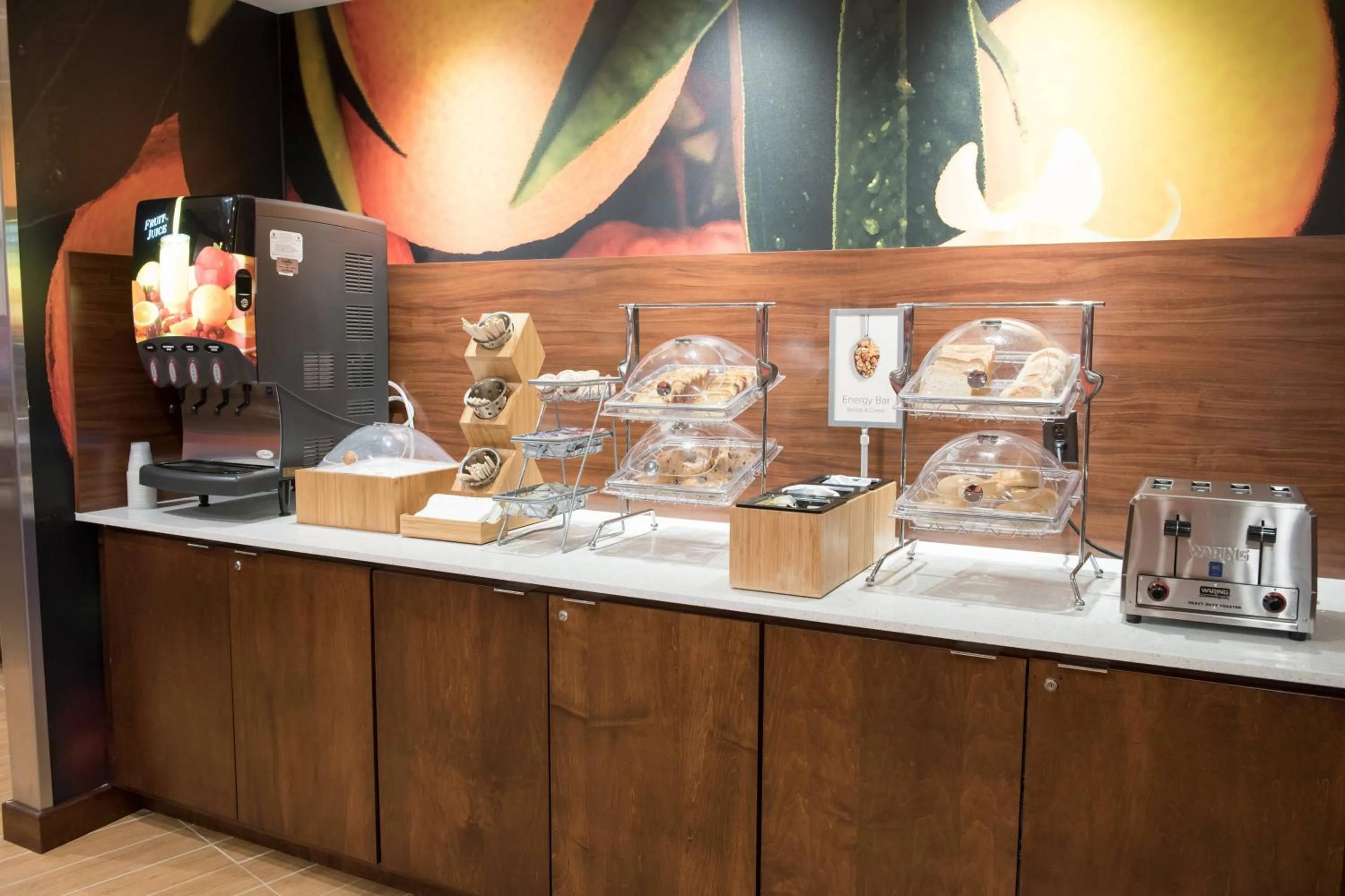 Breakfast in Fairfield Inn & Suites by Marriott Anderson