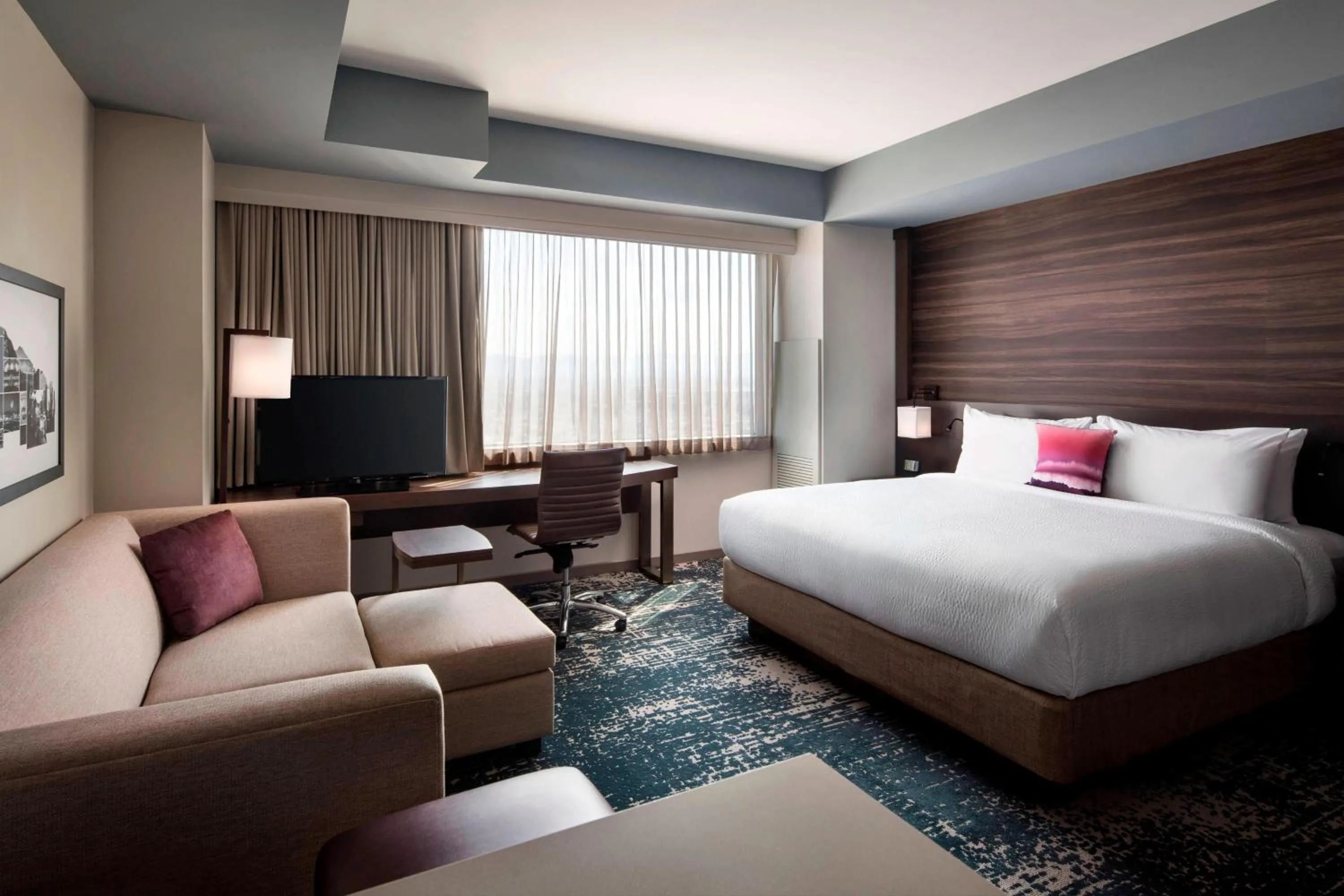 Photo of the whole room, Bed in Residence Inn by Marriott Phoenix Downtown