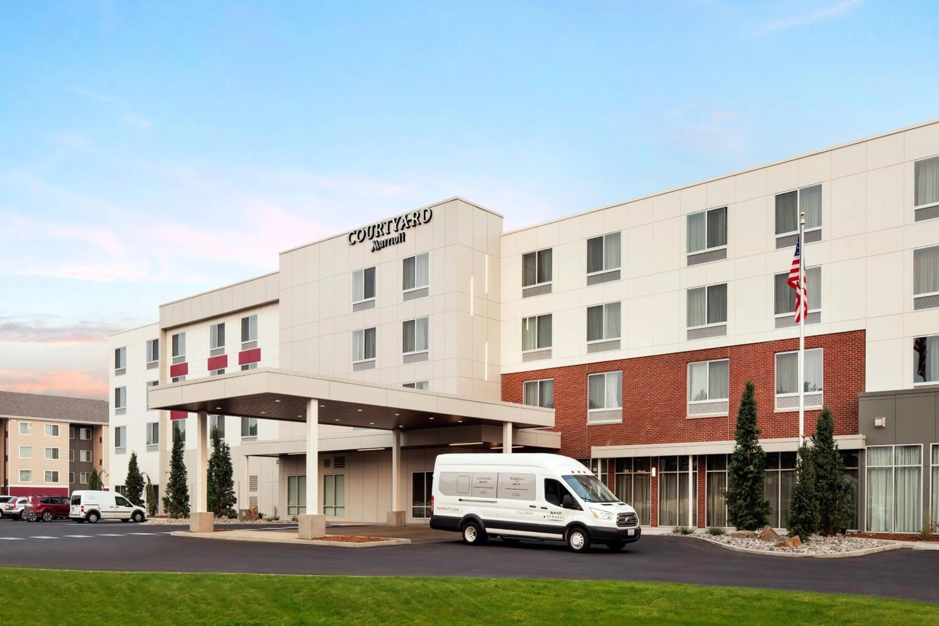 Property building in Courtyard by Marriott Pullman