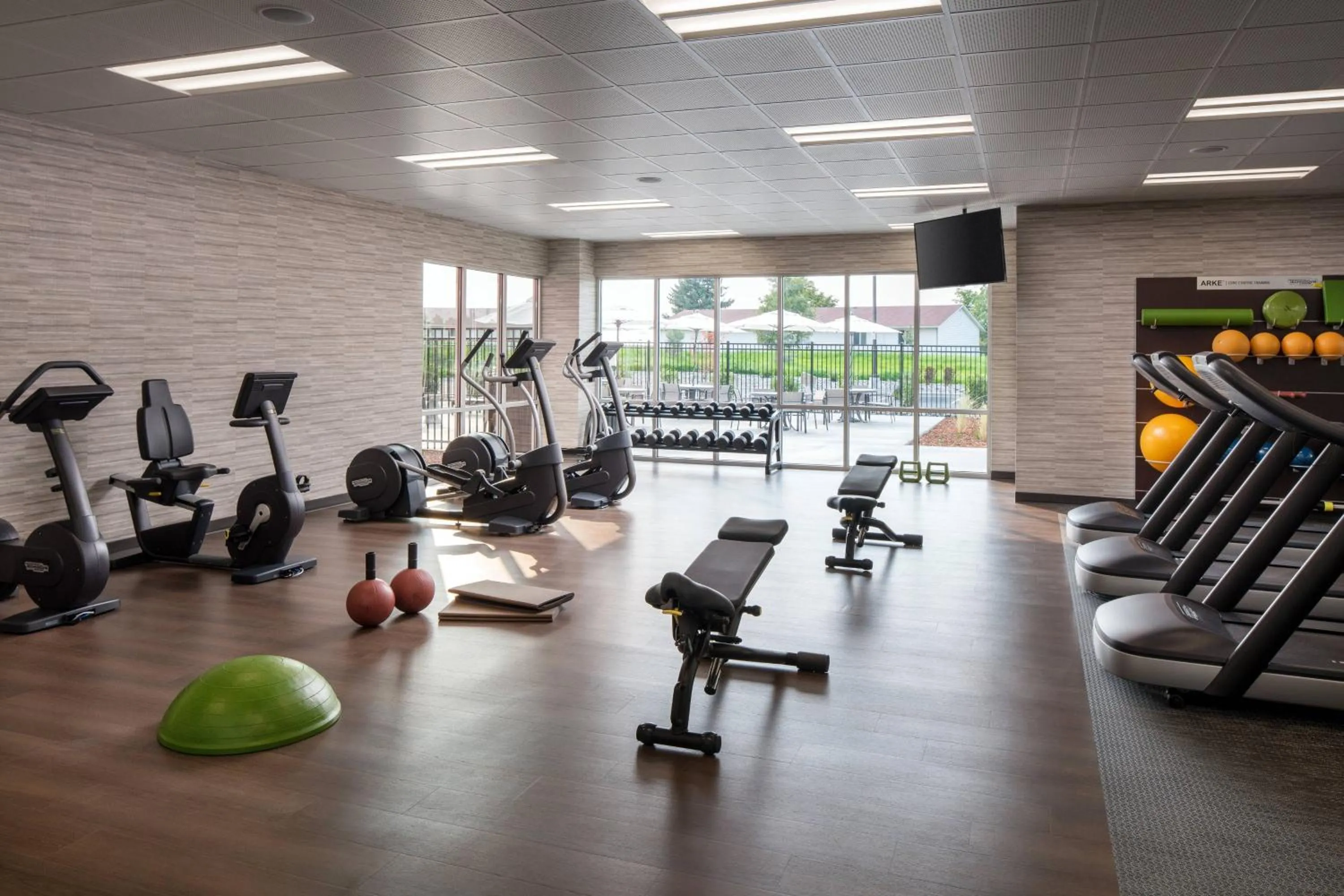 Fitness centre/facilities in Courtyard by Marriott Pullman