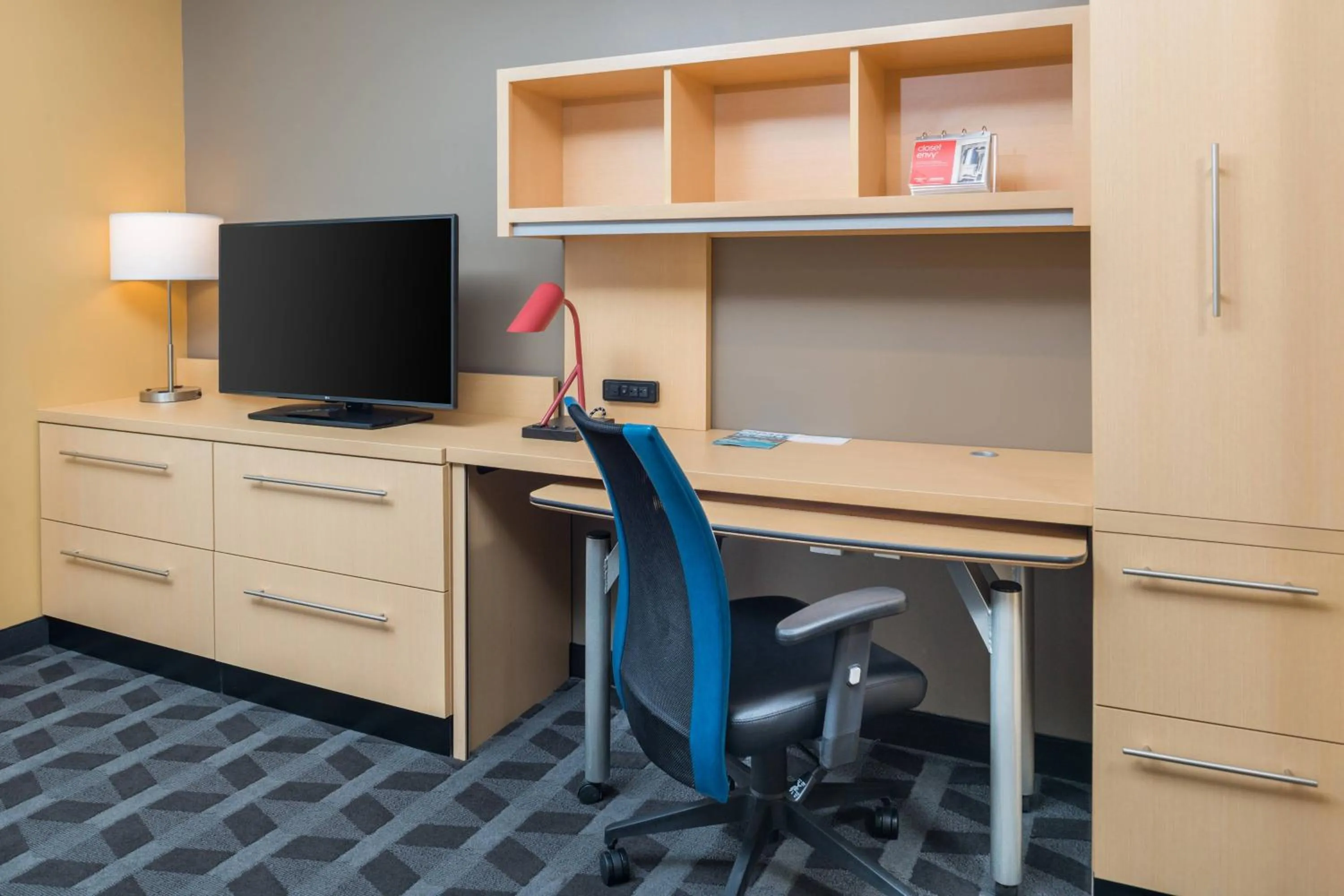 Bedroom in TownePlace Suites by Marriott New Hartford