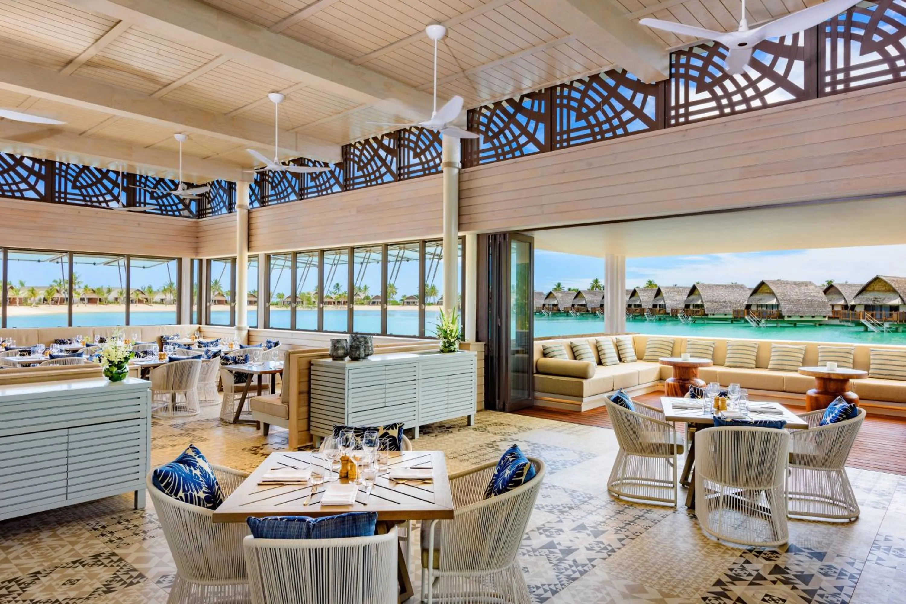 Lounge or bar in Fiji Marriott Resort Momi Bay