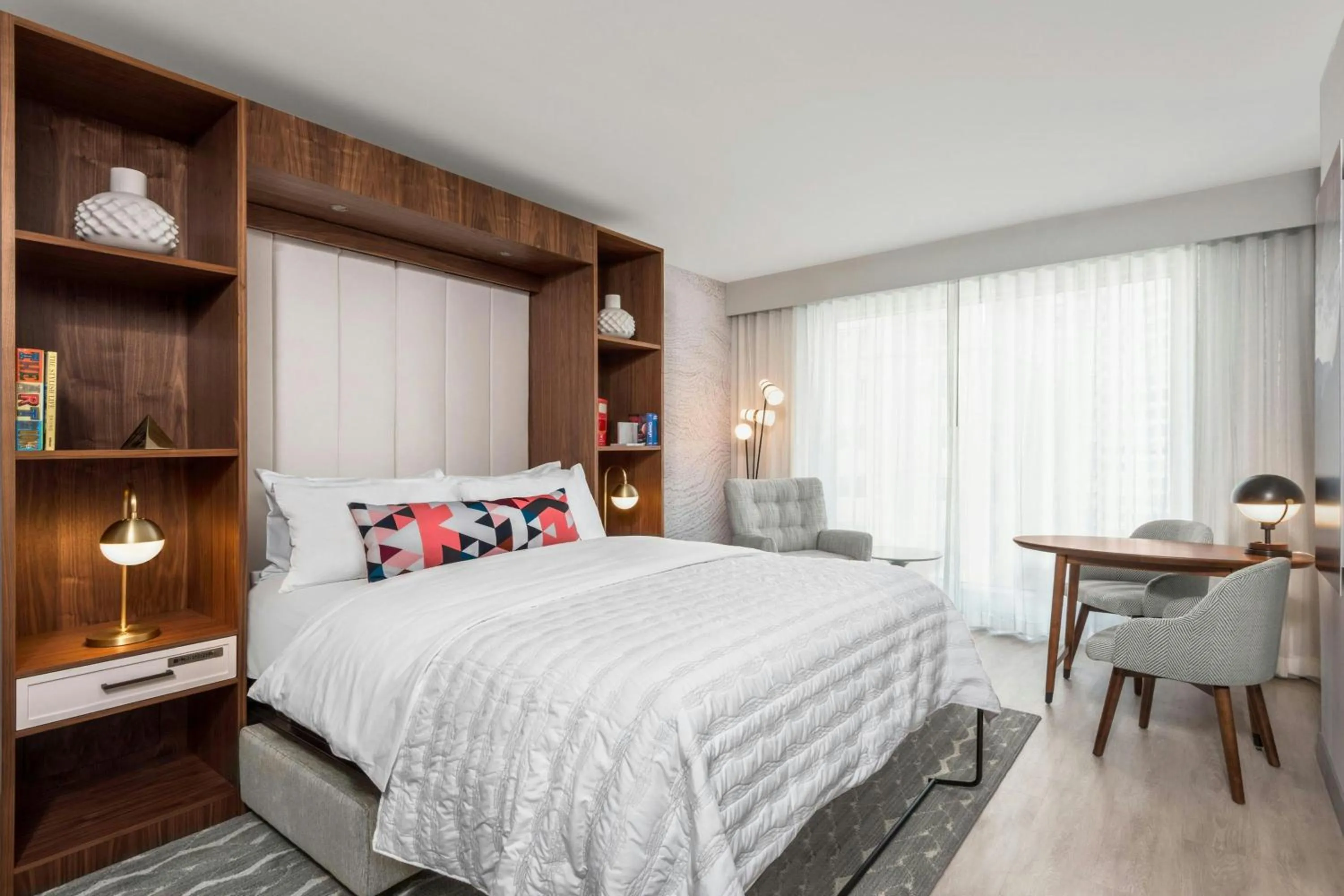 Photo of the whole room, Bed in Le Meridien Denver Downtown