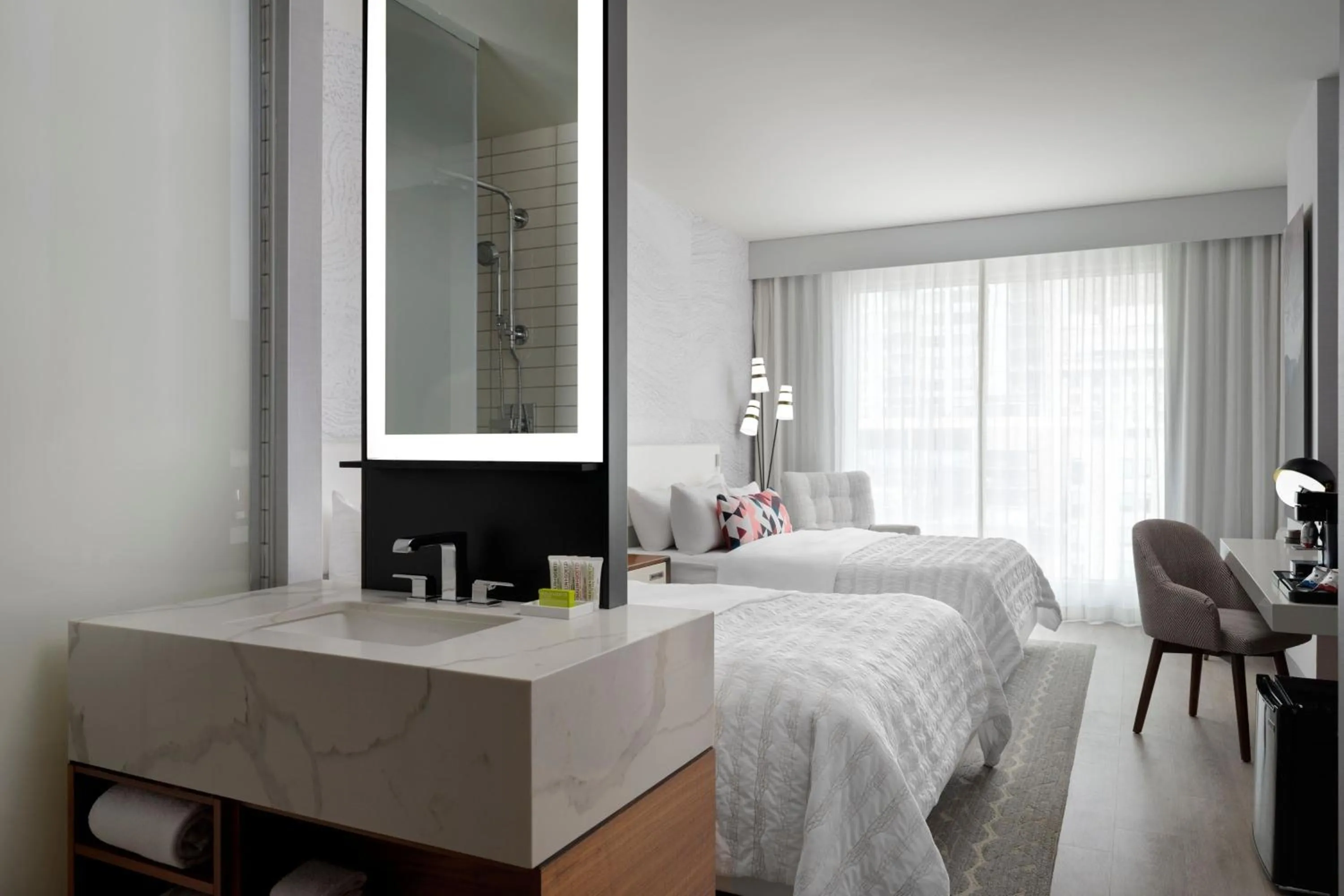 Photo of the whole room, Bed in Le Meridien Denver Downtown