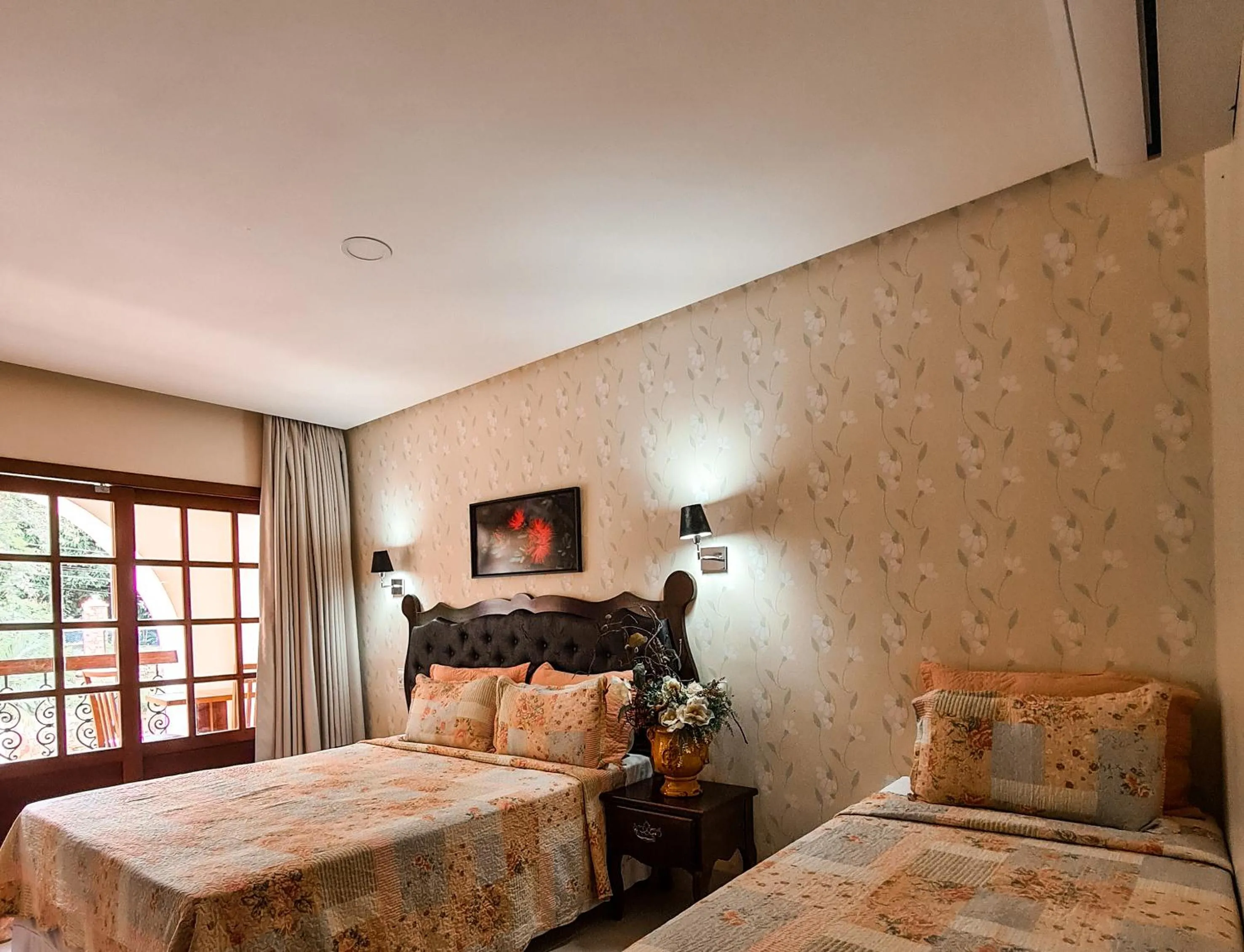 Photo of the whole room, Bed in Terra dos Diamantes Hotel