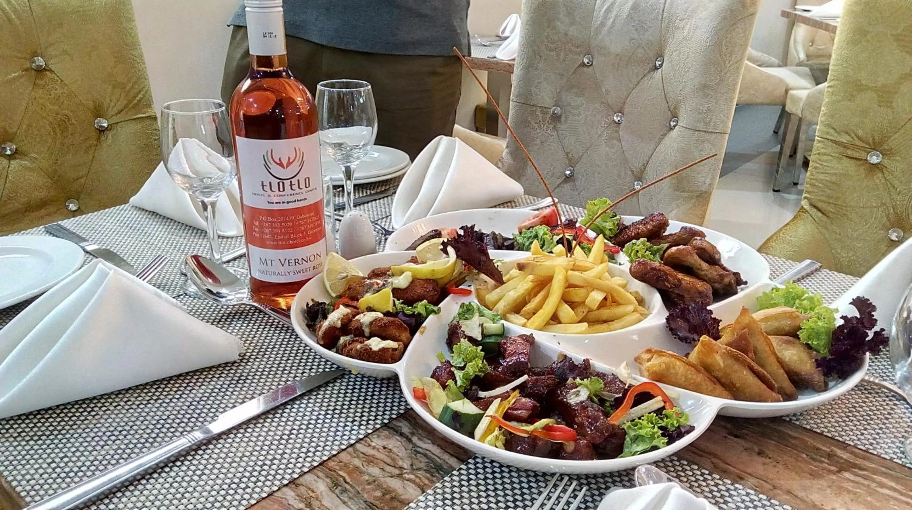 Food and drinks in Tlotlo Hotel & Conference Centre
