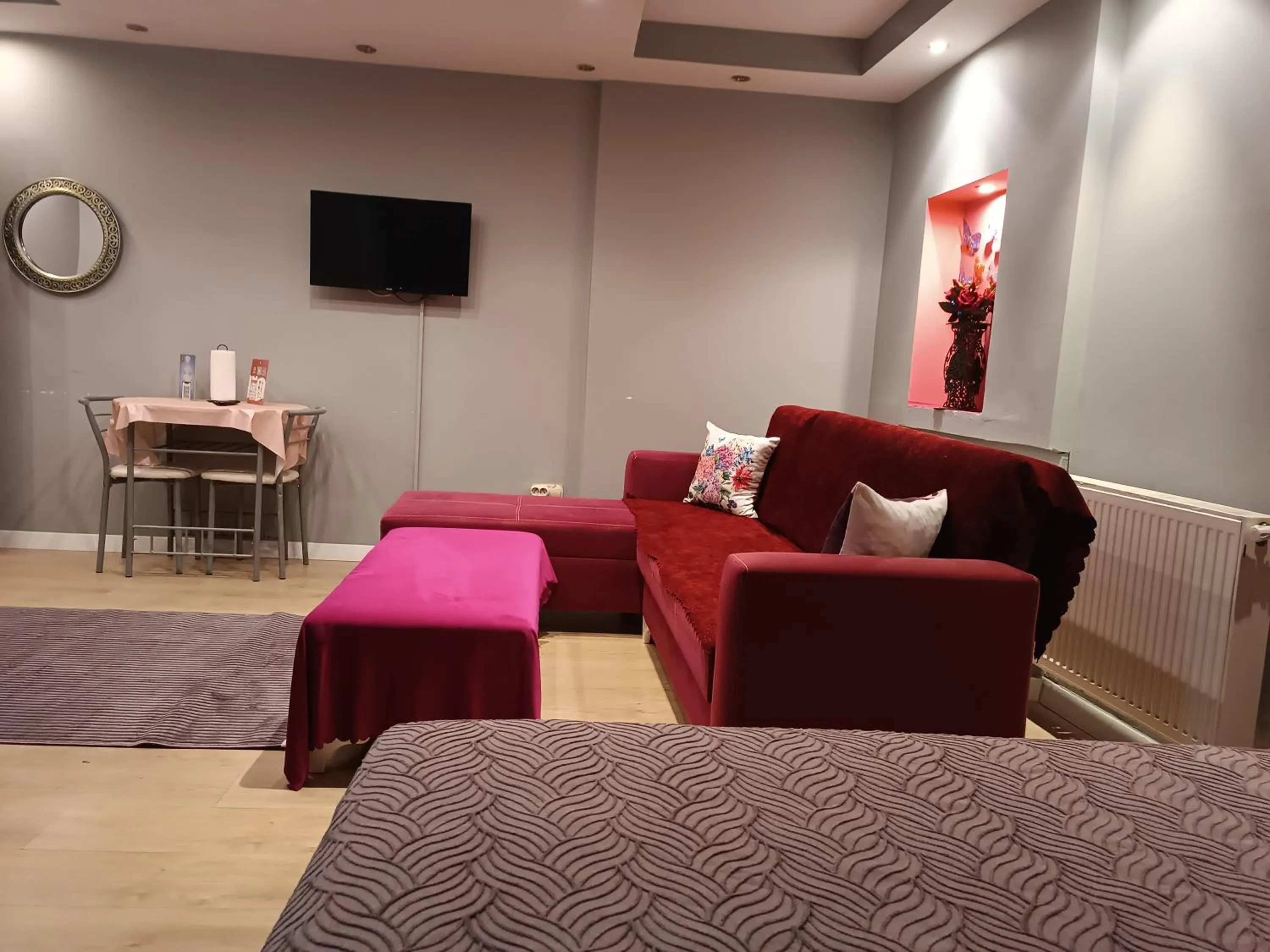 Photo of the whole room in Samlife Apart