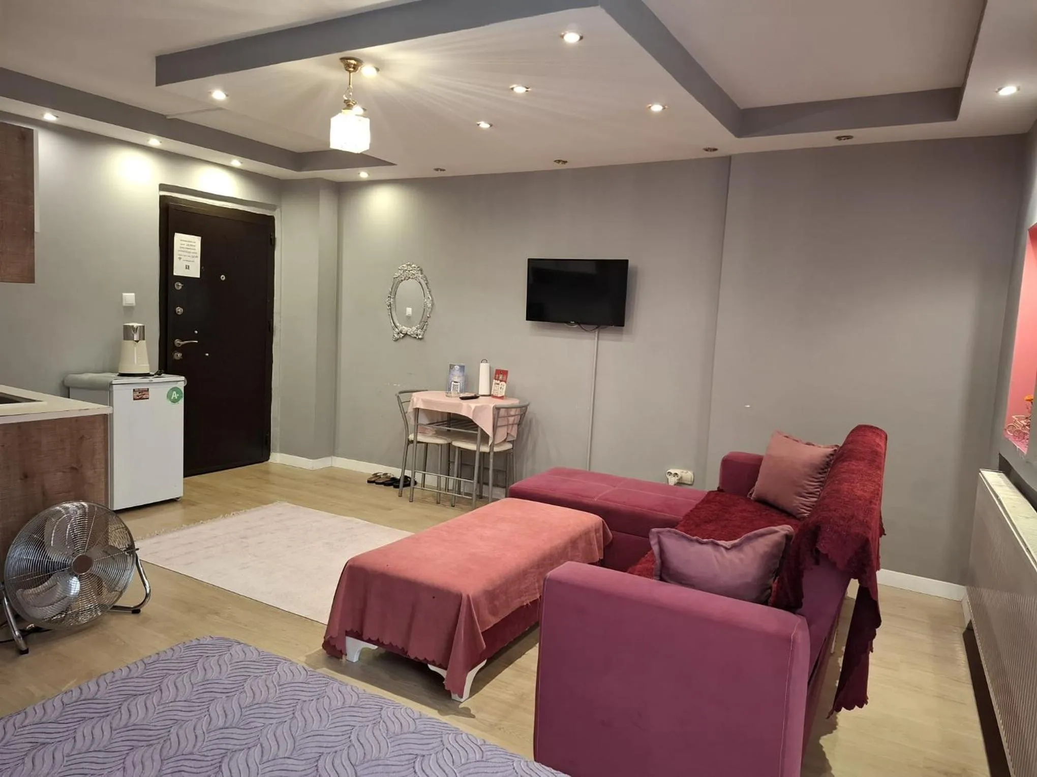 Photo of the whole room in Samlife Apart