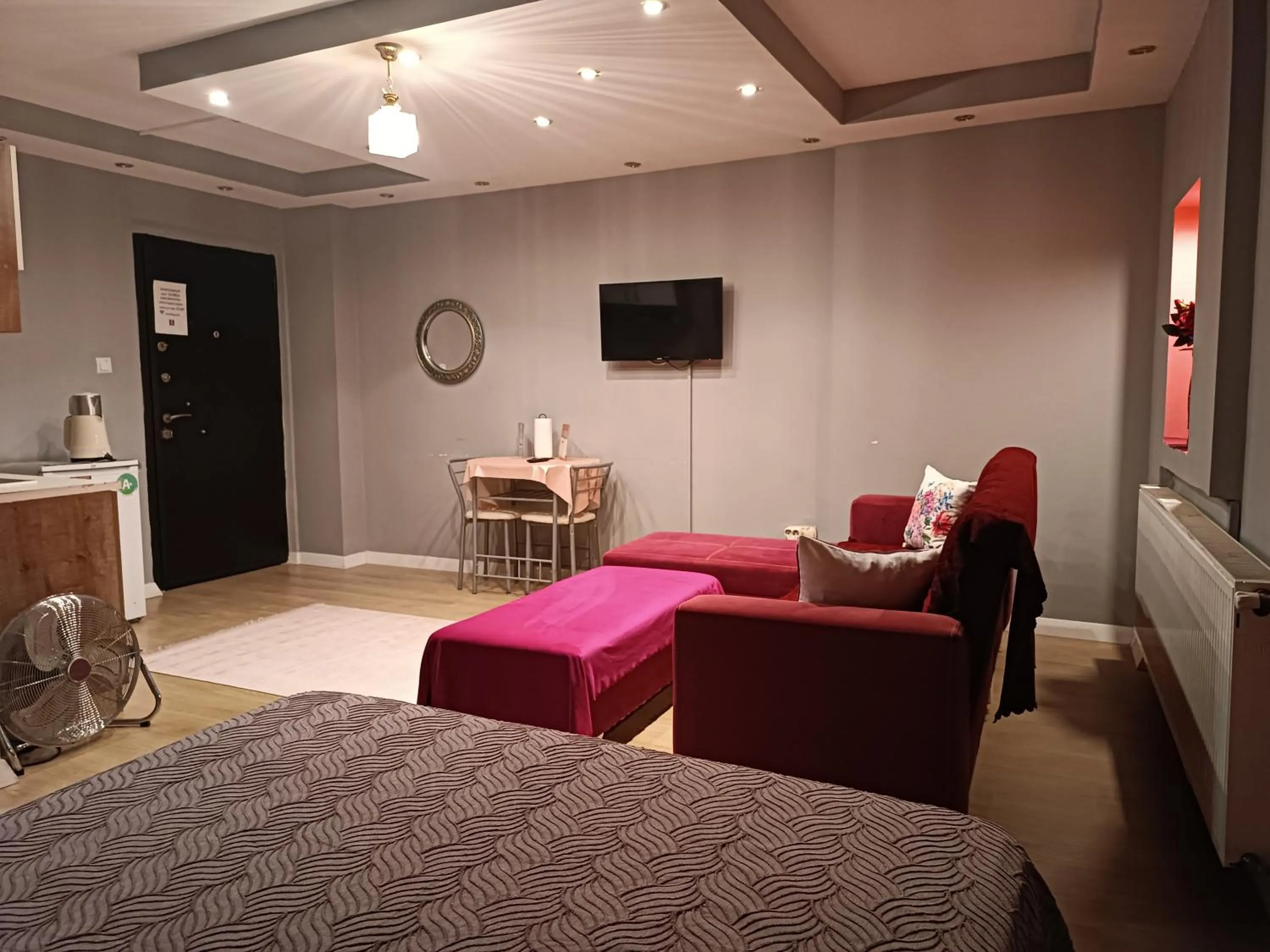 Photo of the whole room in Samlife Apart