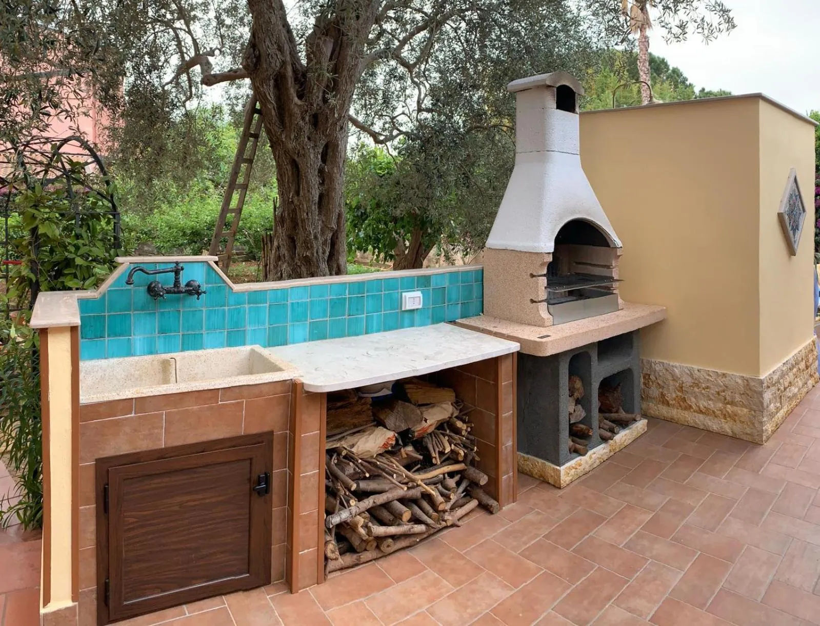 BBQ facilities in Green Garden 2017