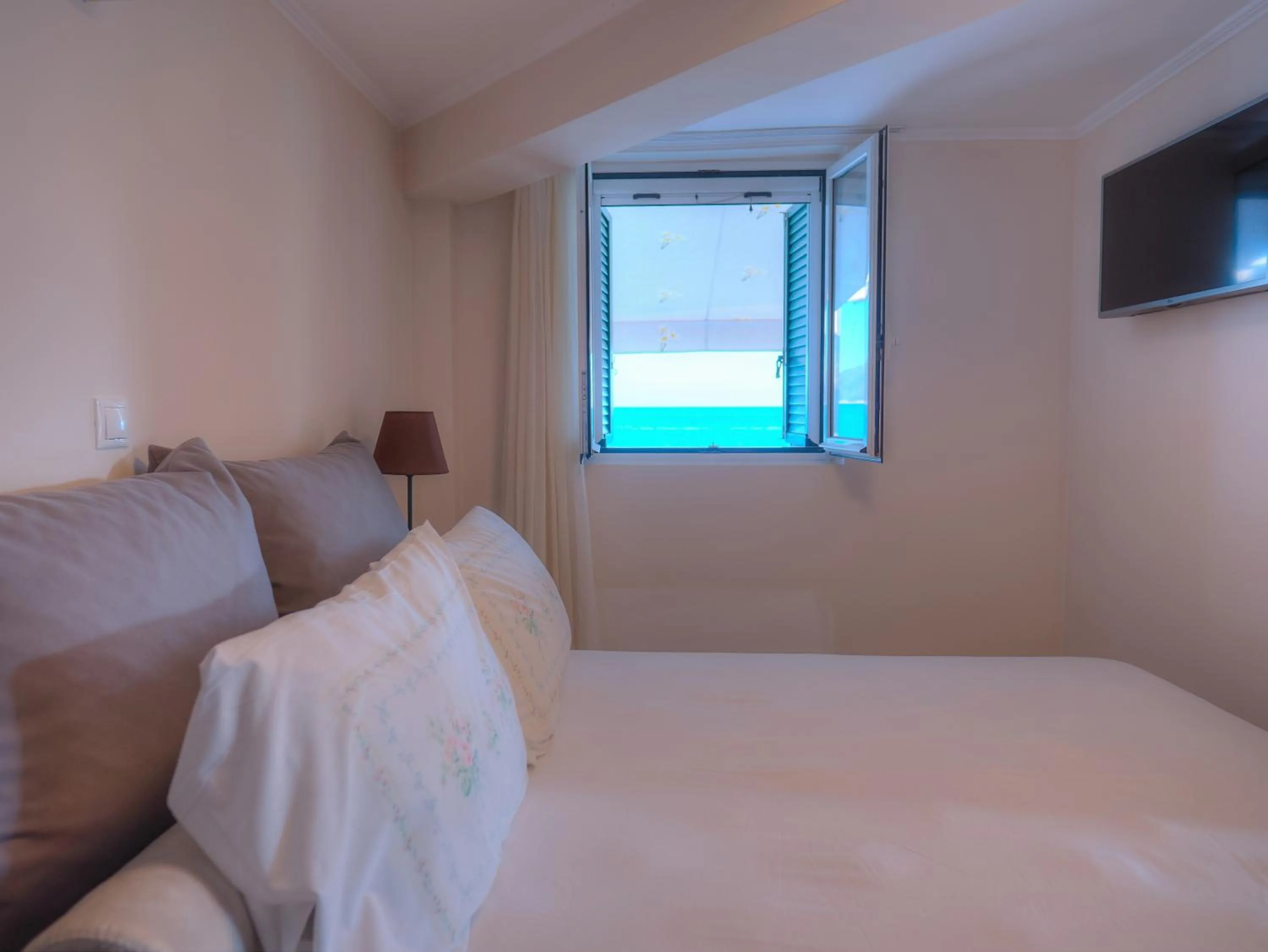 Bed in Alexis Studios