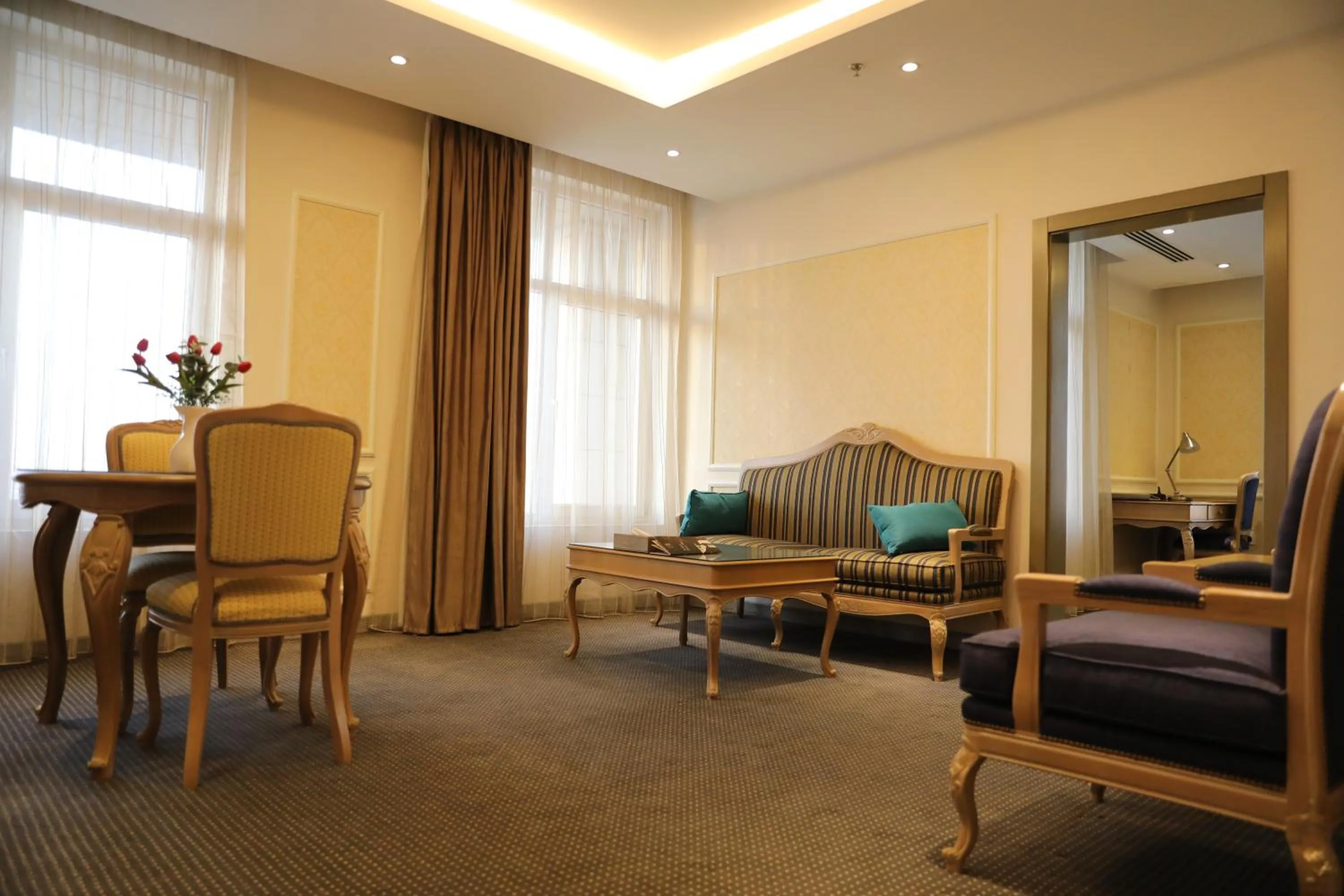 Living room in La Roche Hotel