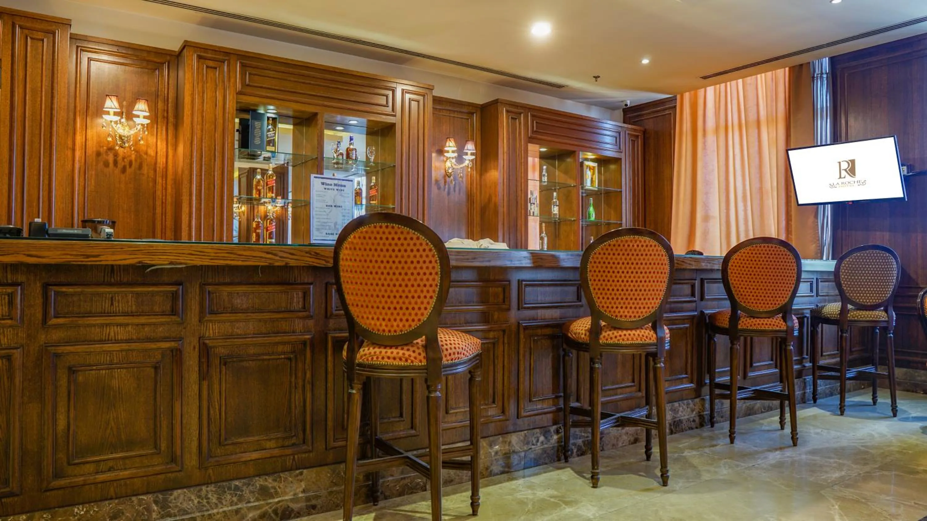 Restaurant/places to eat in La Roche Hotel