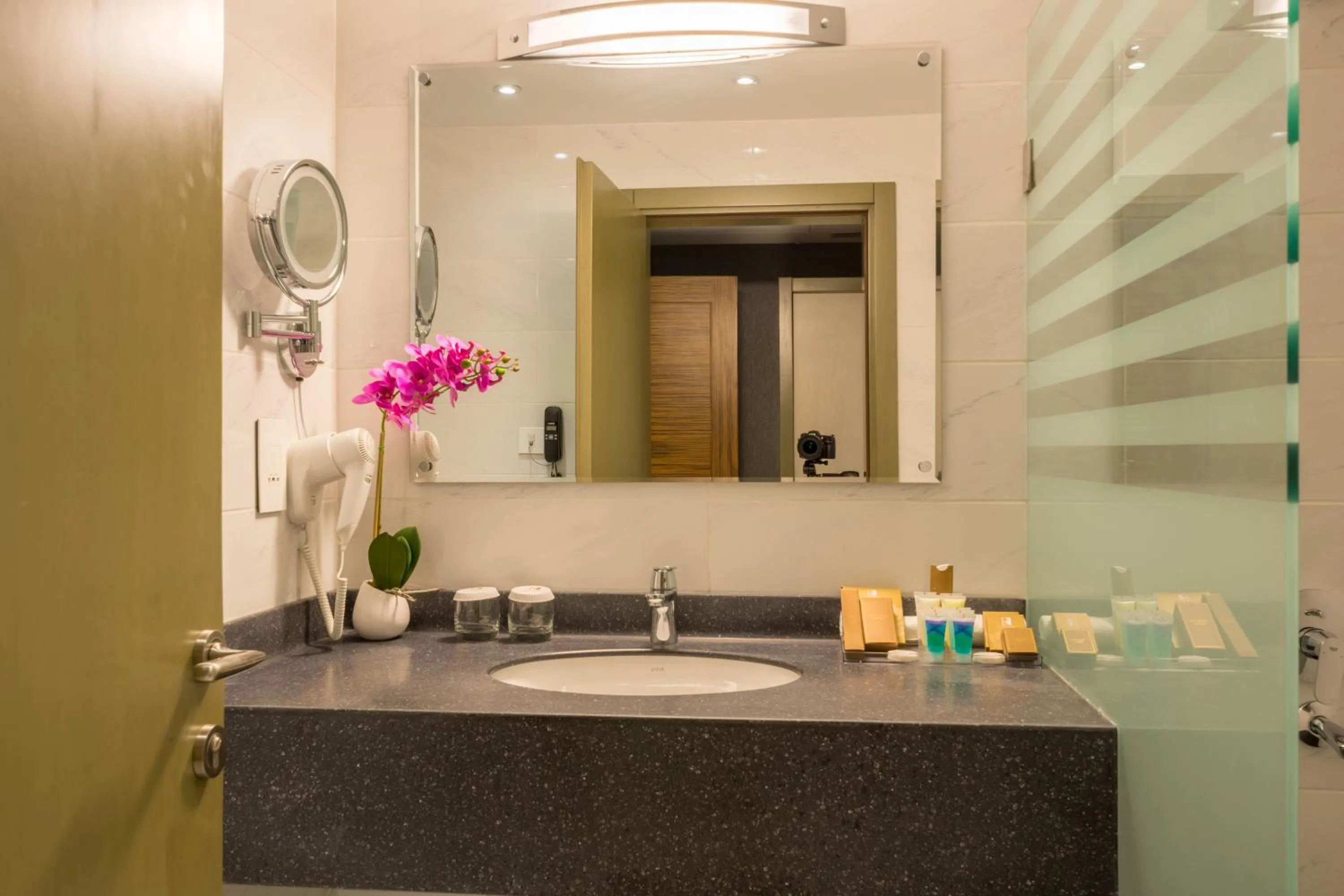 Bathroom in La Roche Hotel