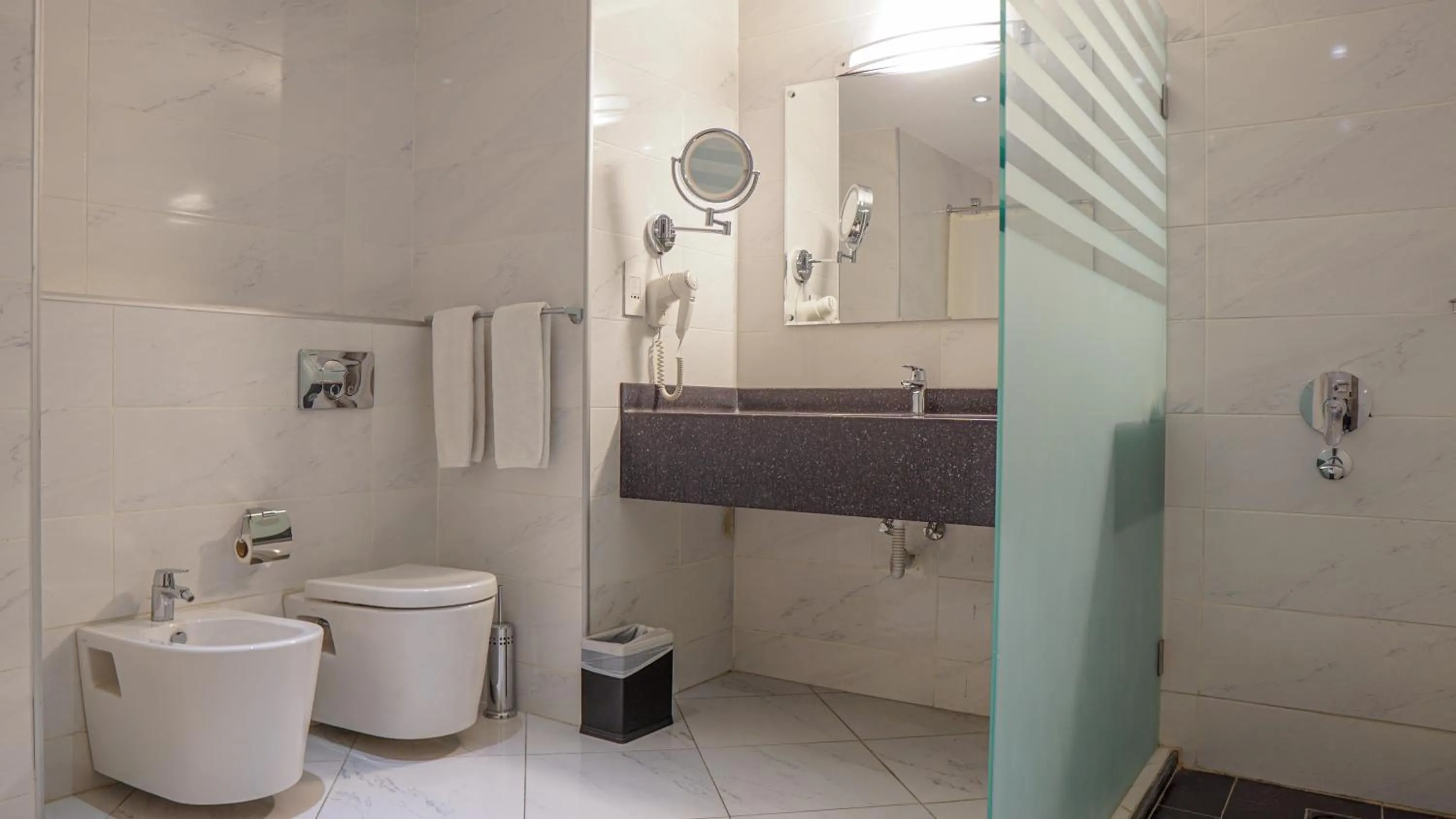 Bathroom in La Roche Hotel