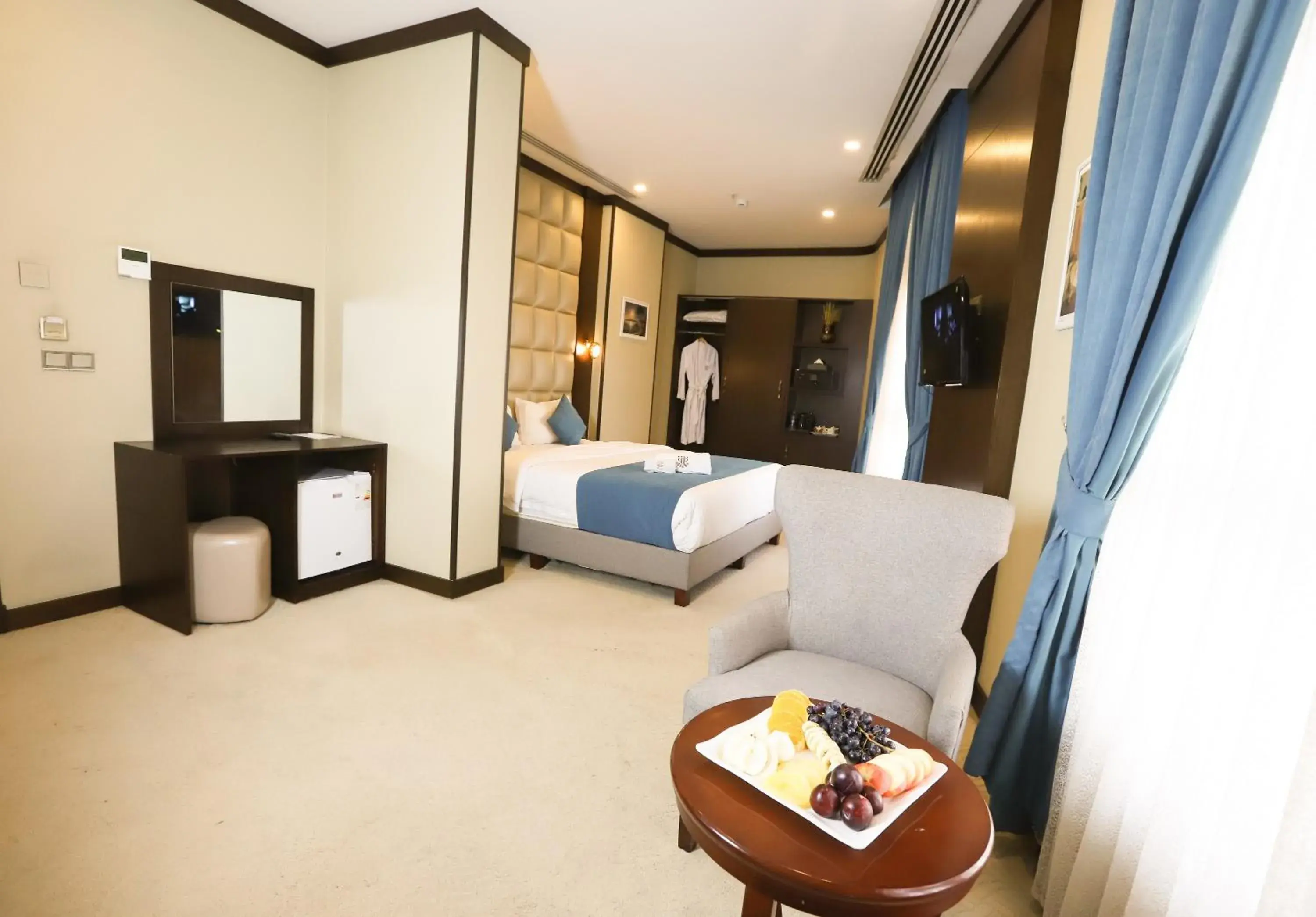 King Room - single occupancy in Paris Plaza Hotel King Room - single occupancy in Paris Plaza Hotel