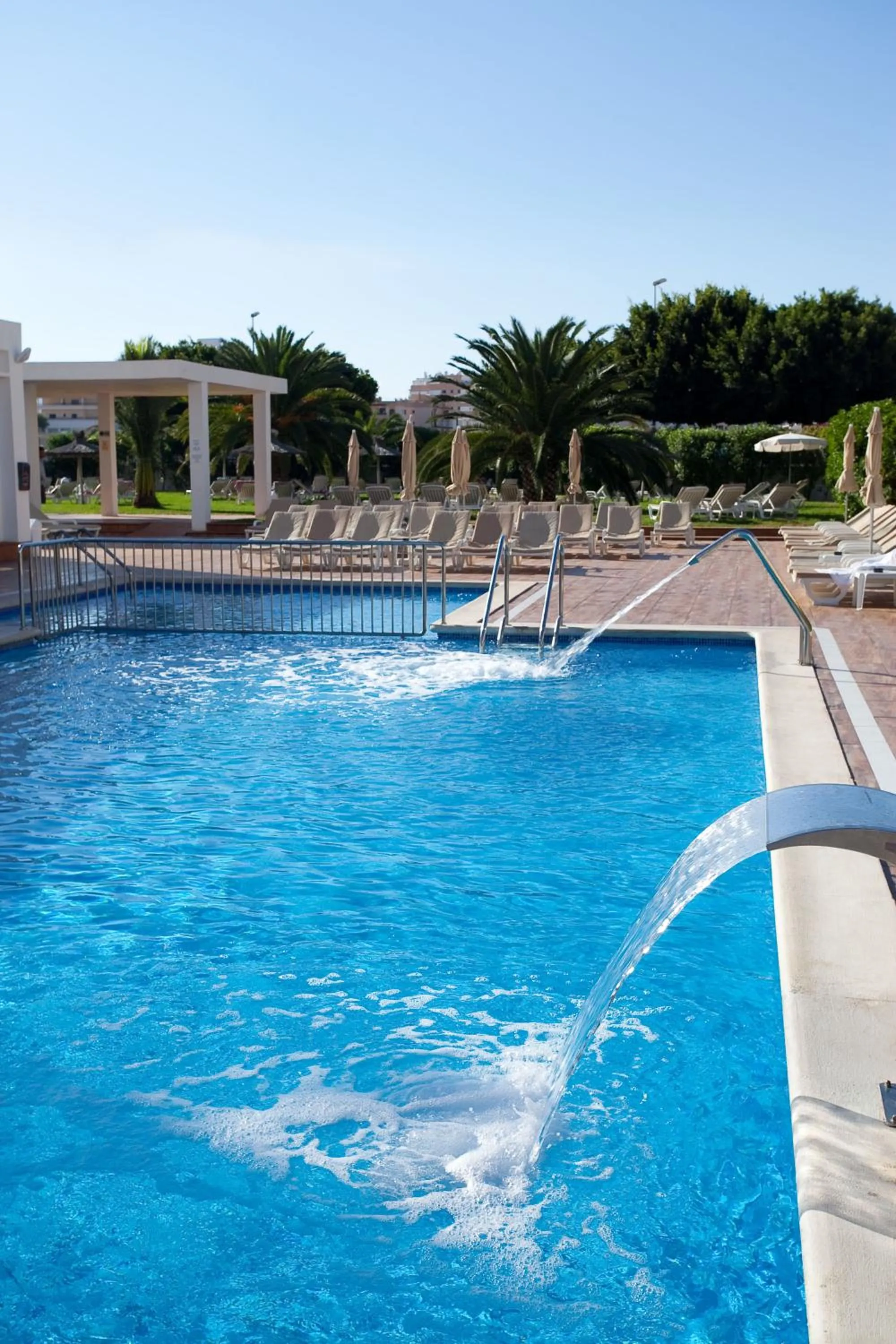 Swimming pool in Hotel Gran Sol