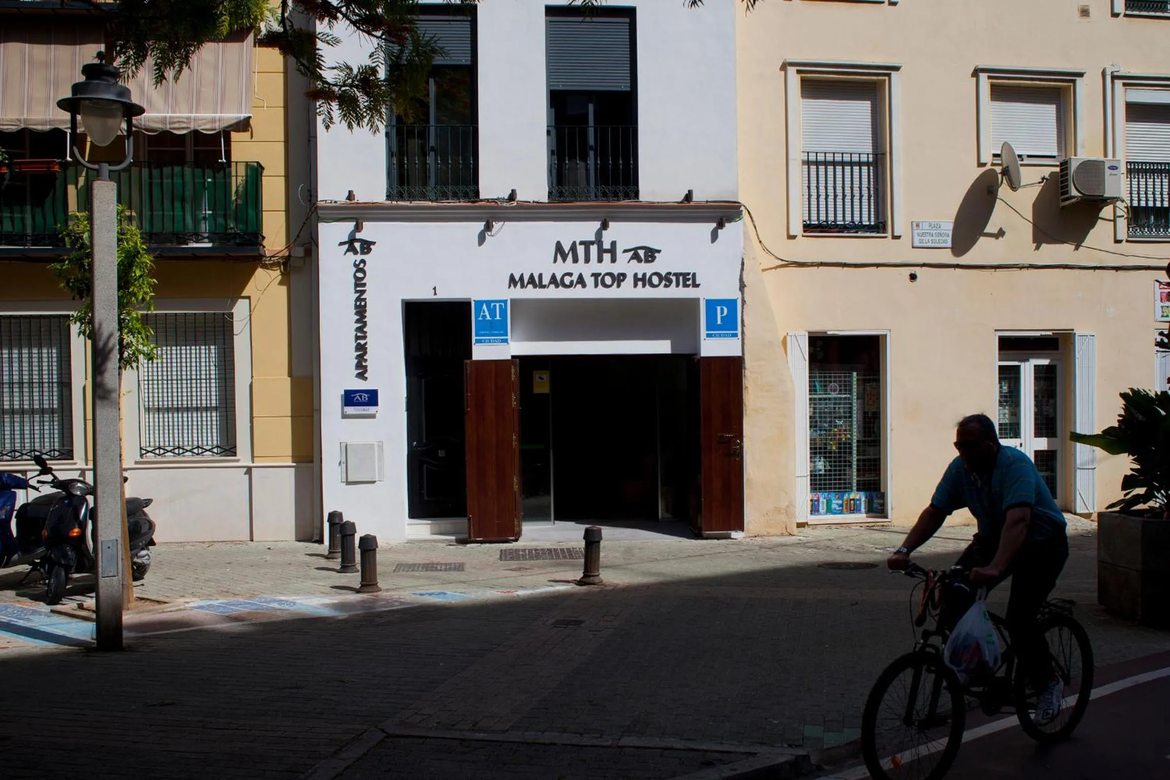 Facade/entrance in Malaga Stop Hostel AB