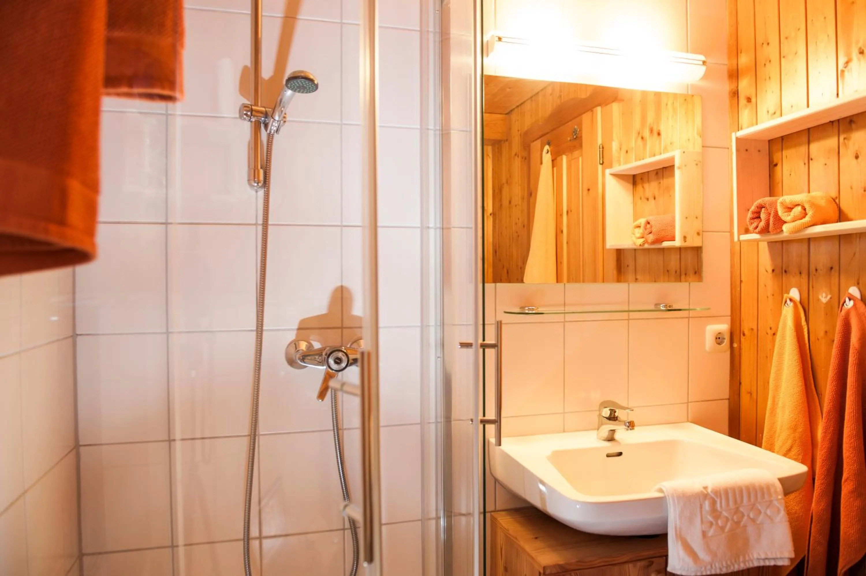 Shower in Ferienwohnungen Alpentraum - Landhaus am Bächle