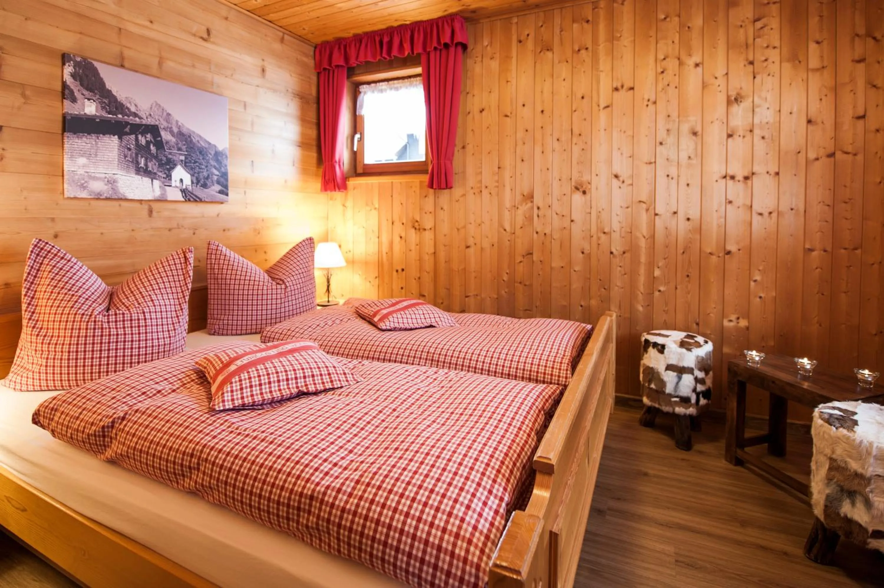 Bedroom, Bed in Ferienwohnungen Alpentraum - Landhaus am Bächle