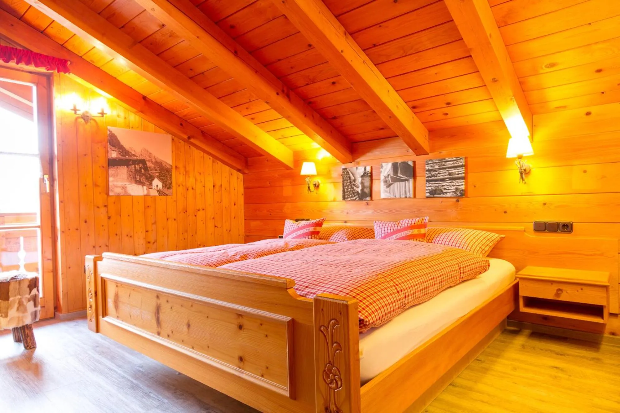 Bedroom, Bed in Ferienwohnungen Alpentraum - Landhaus am Bächle