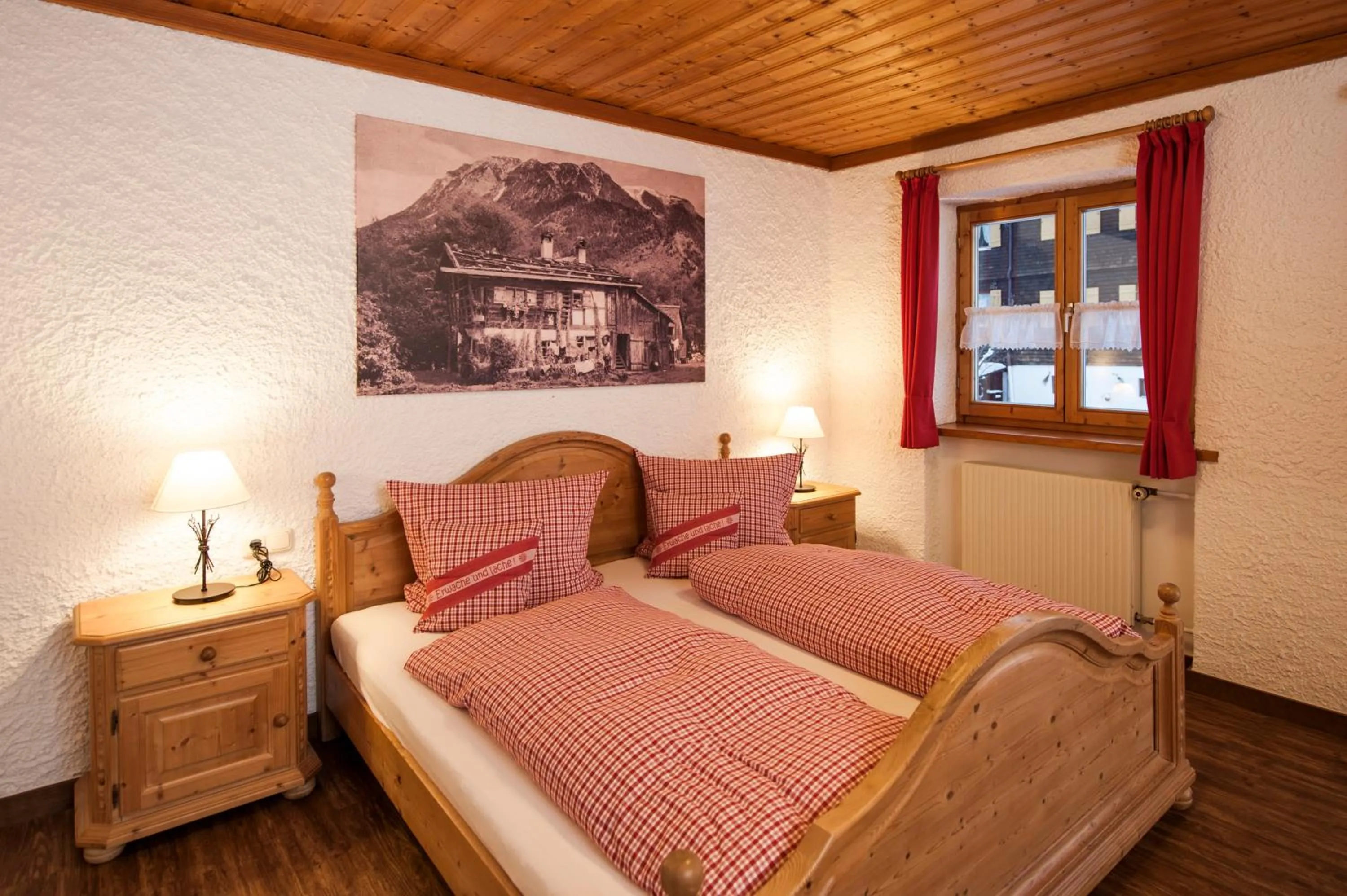 Bedroom, Bed in Ferienwohnungen Alpentraum - Landhaus am Bächle