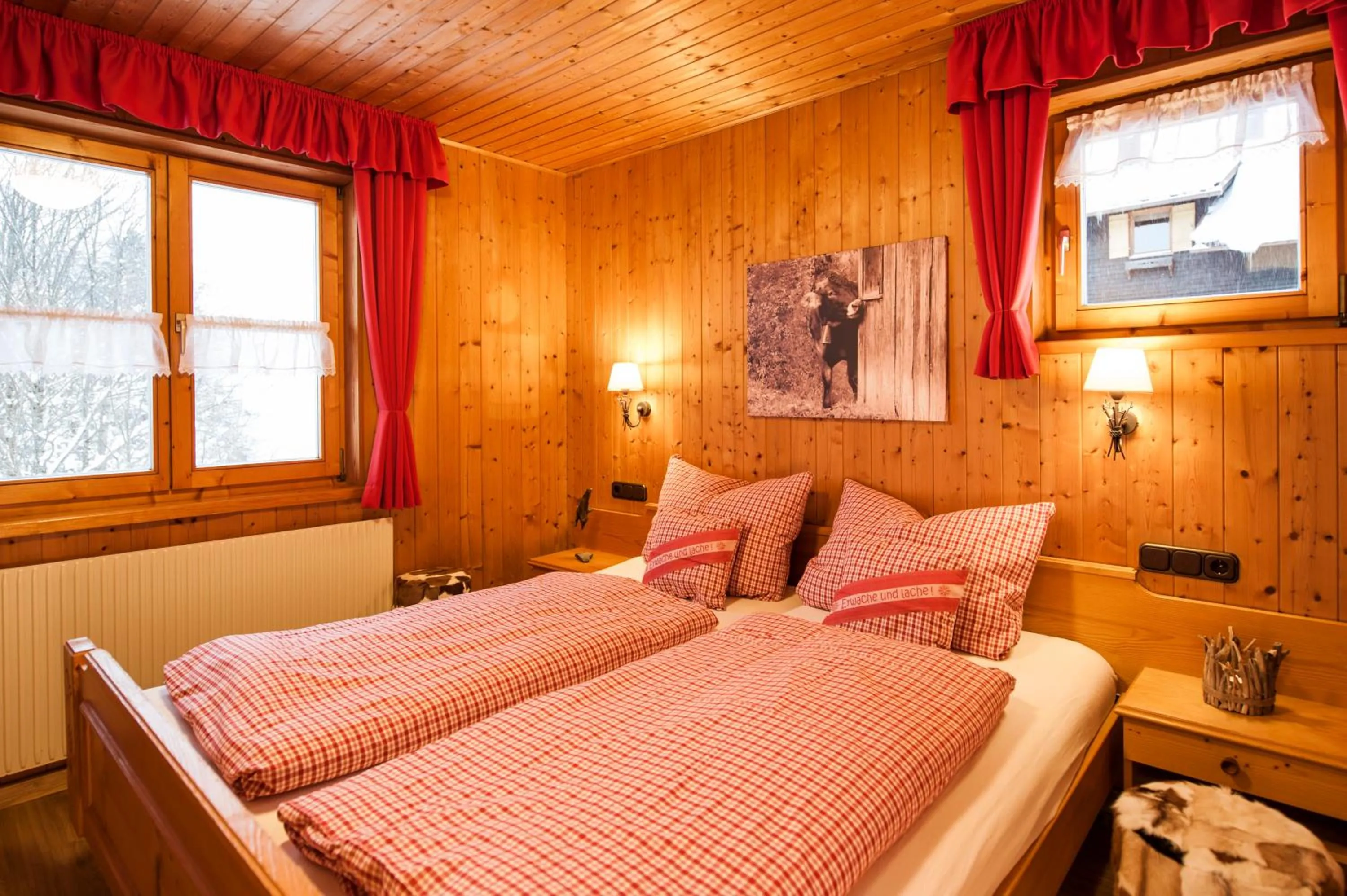 Bedroom, Bed in Ferienwohnungen Alpentraum - Landhaus am Bächle