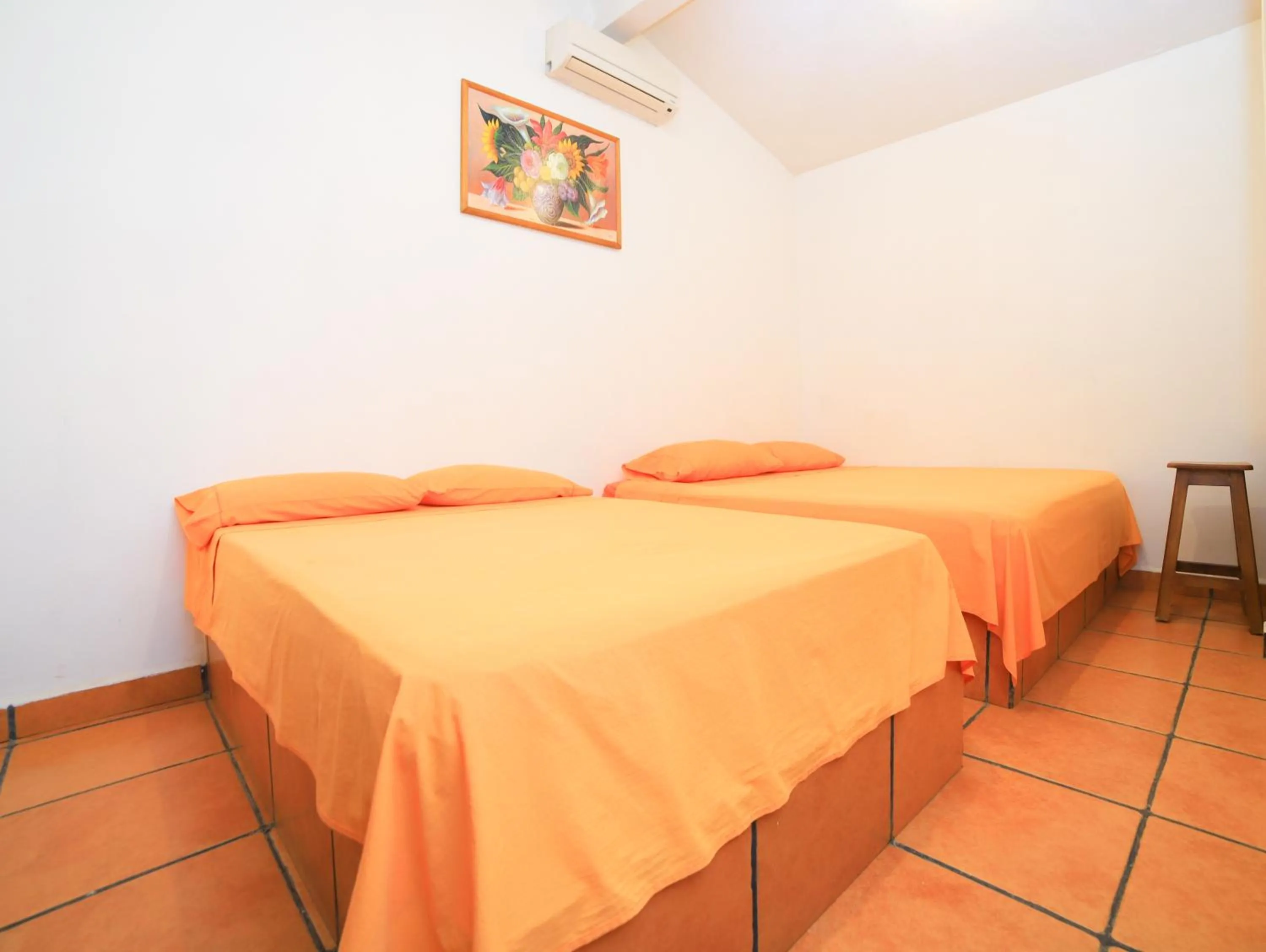 Deluxe Queen Room with Two Queen Beds in BM Zihua Casa de Huéspedes