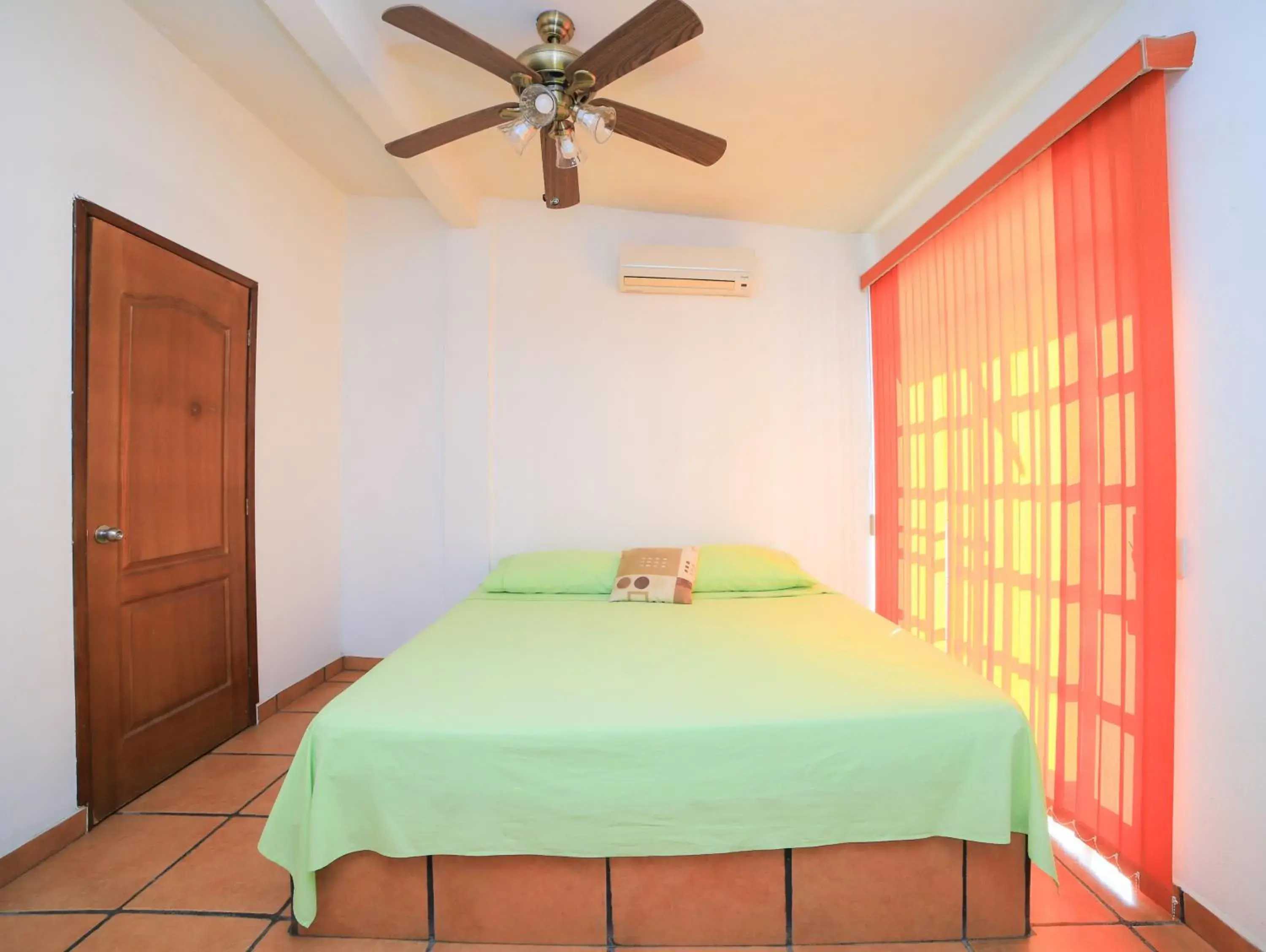 Double Room with Balcony (2 Adults + 1 Child) in BM Zihua Casa de Huéspedes Double Room with Balcony (2 Adults + 1 Child) in BM Zihua Casa de Huéspedes