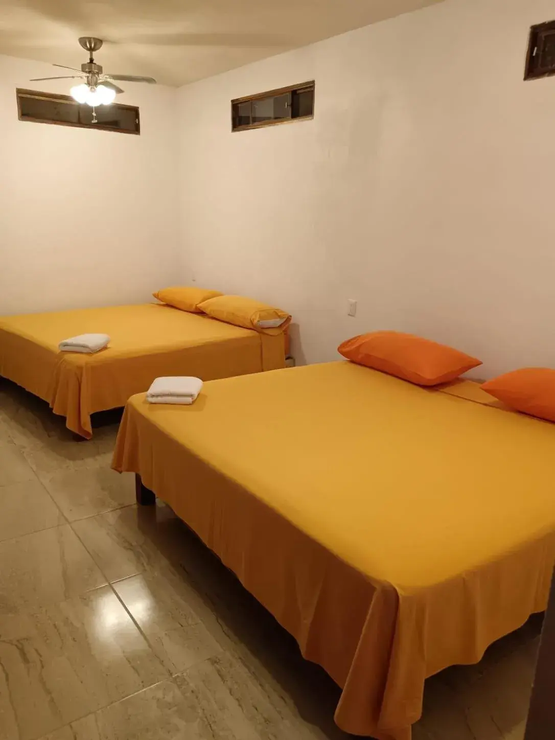 Deluxe Double Room with Two Double Beds in BM Zihua Casa de Huéspedes Deluxe Double Room with Two Double Beds in BM Zihua Casa de Huéspedes