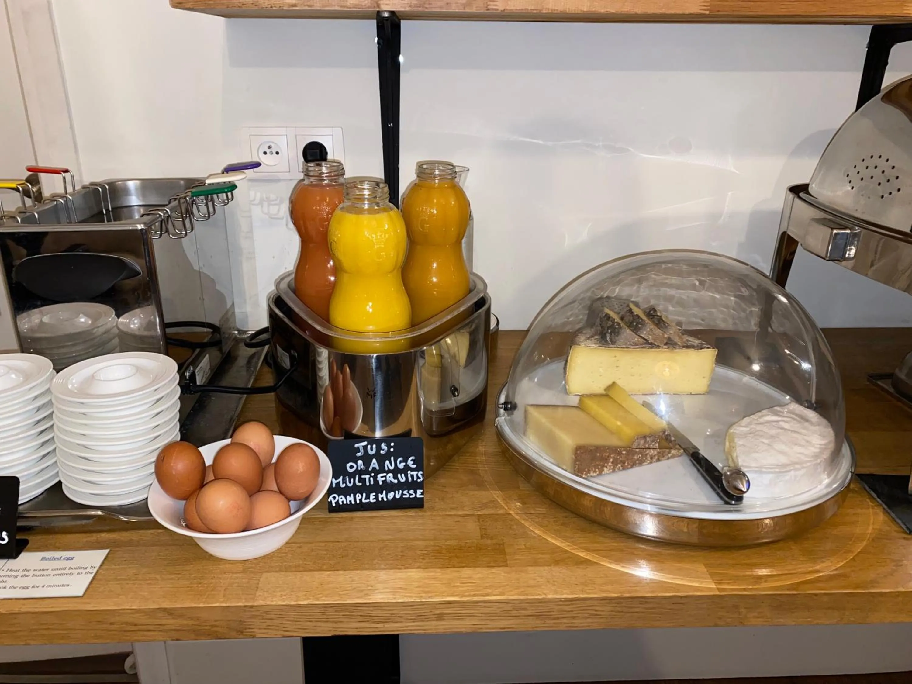 Breakfast in Hôtel Le Chantilly