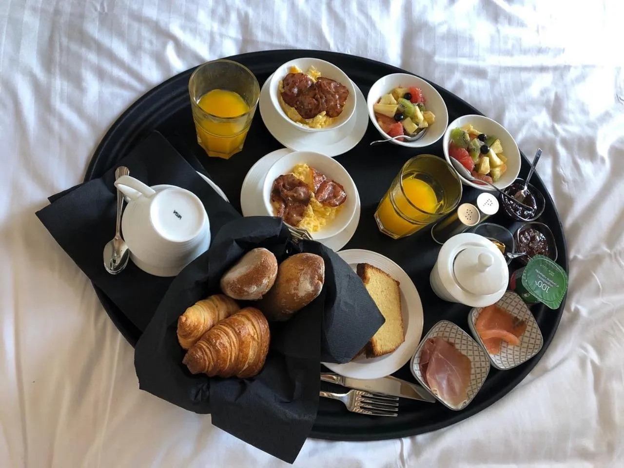 Buffet breakfast in Hôtel Le Chantilly