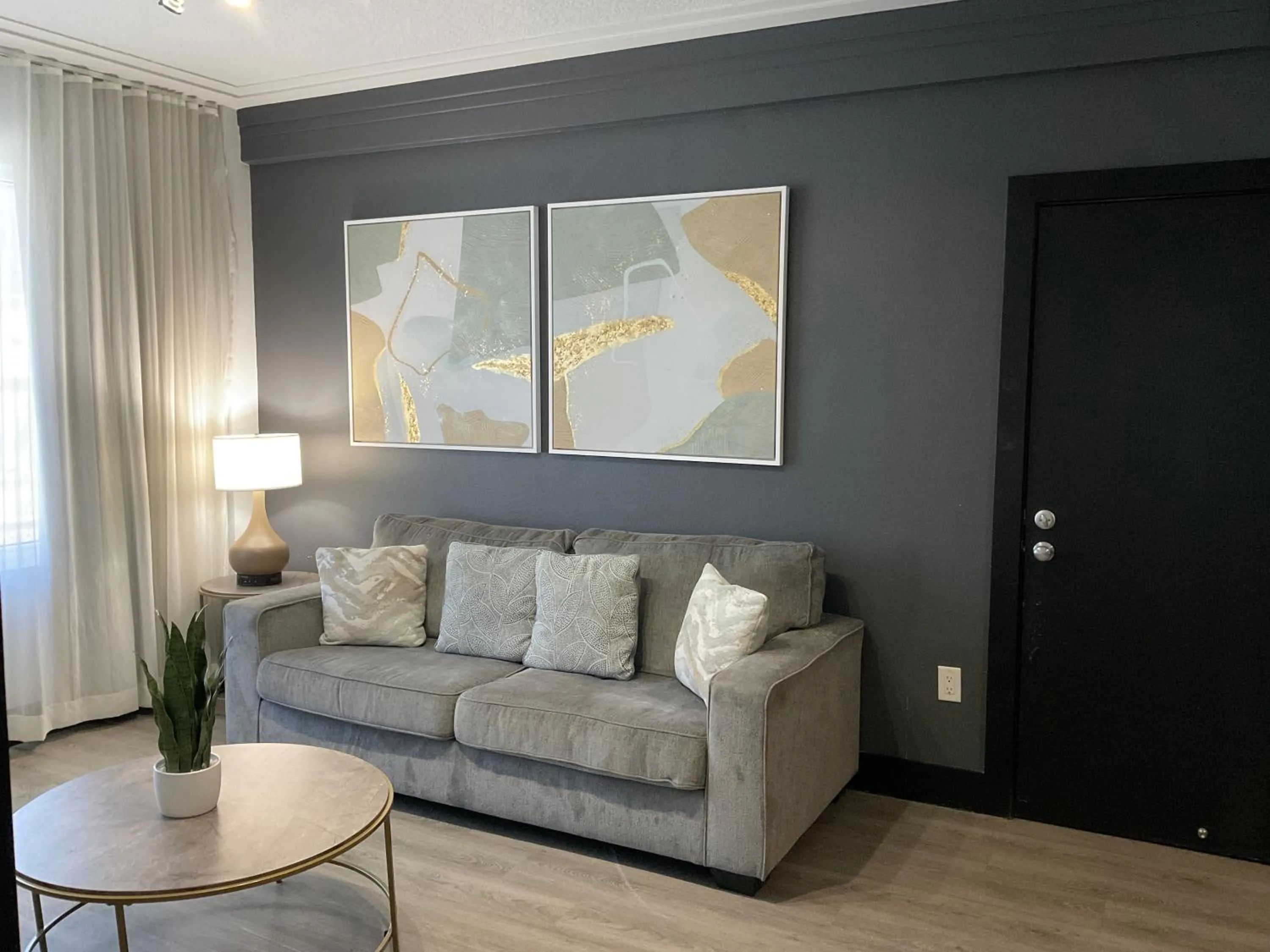 Living room in The Streamline Hotel - Daytona Beach