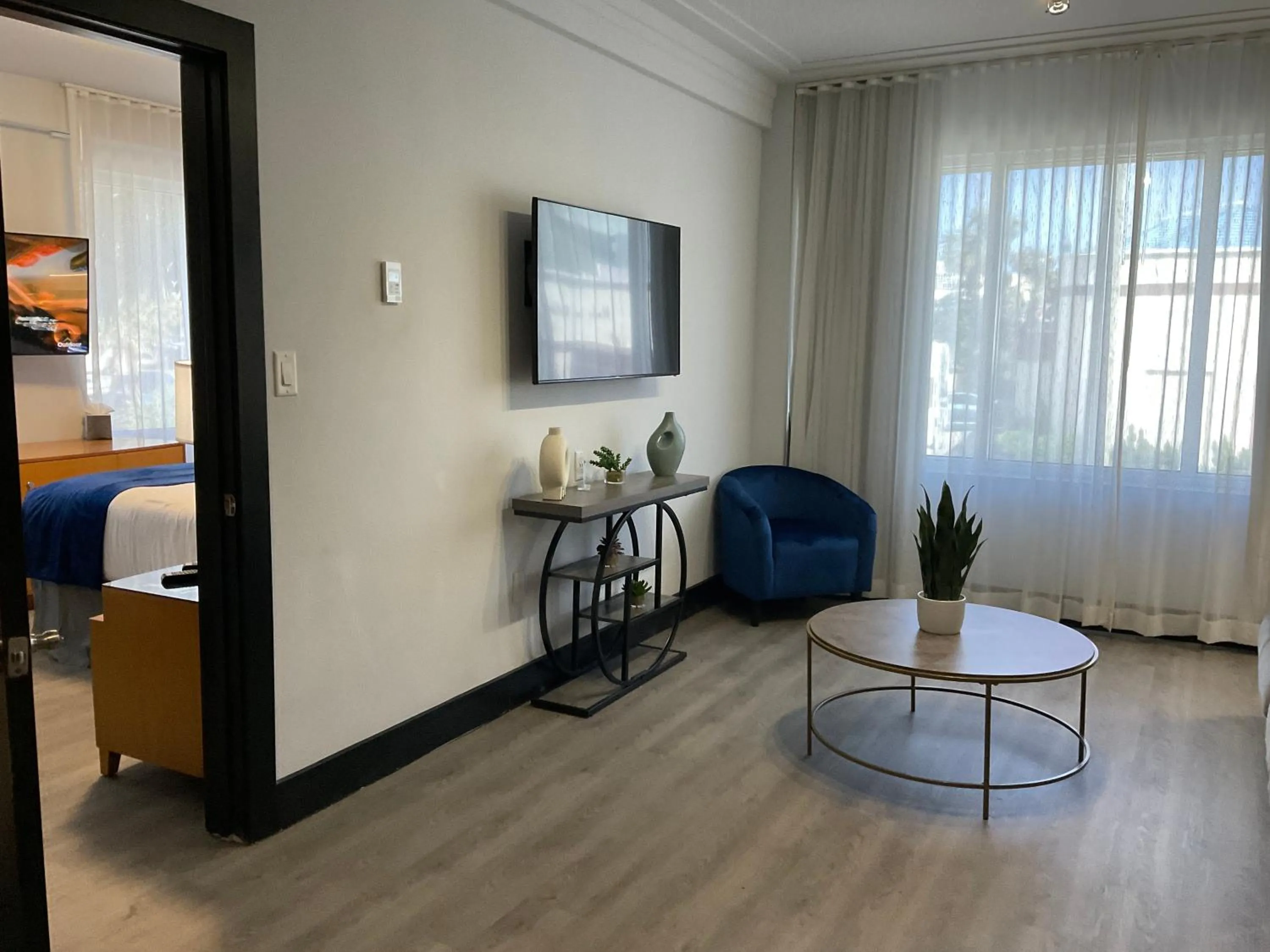 Living room in The Streamline Hotel - Daytona Beach