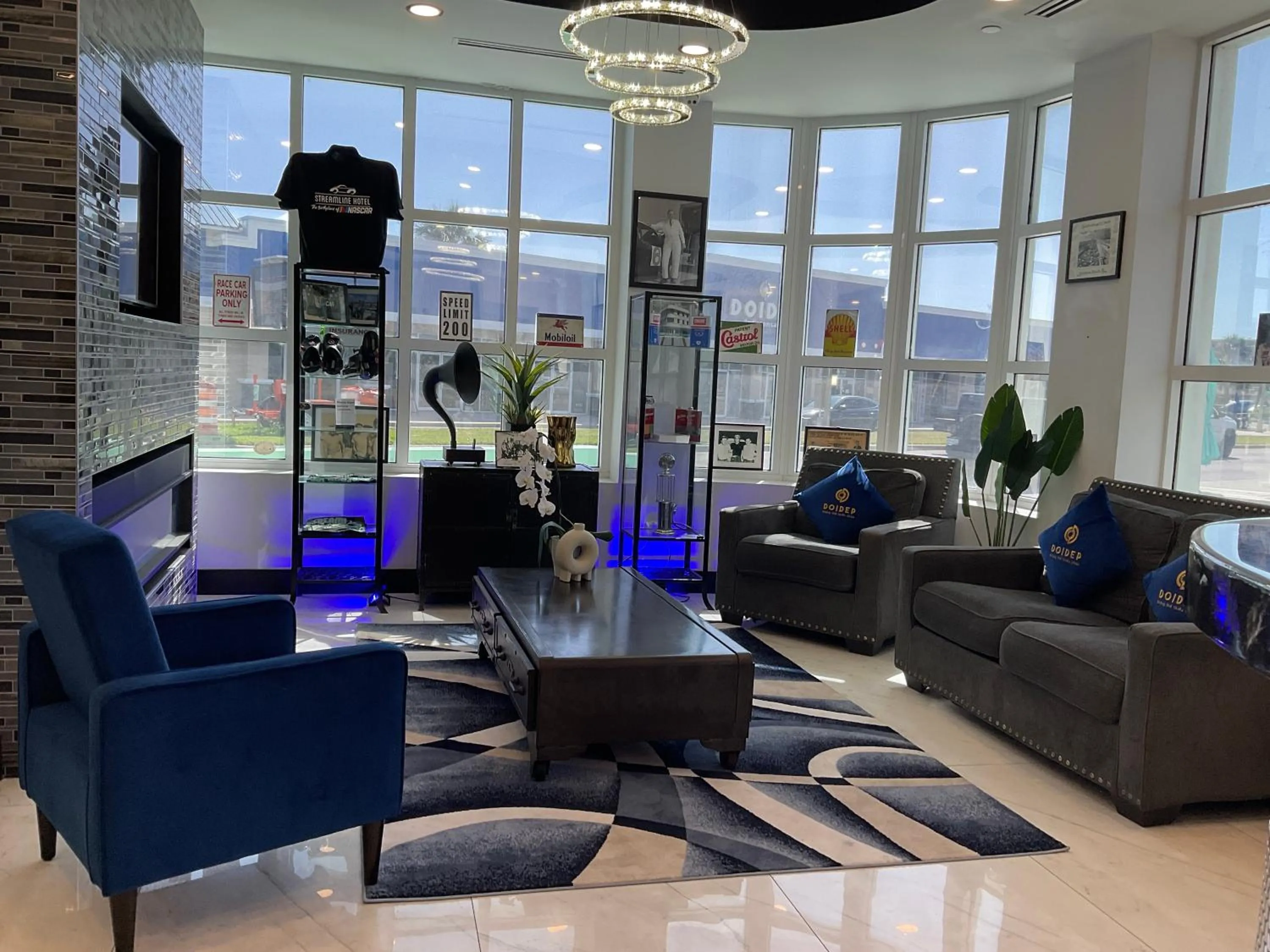 Seating area in The Streamline Hotel - Daytona Beach