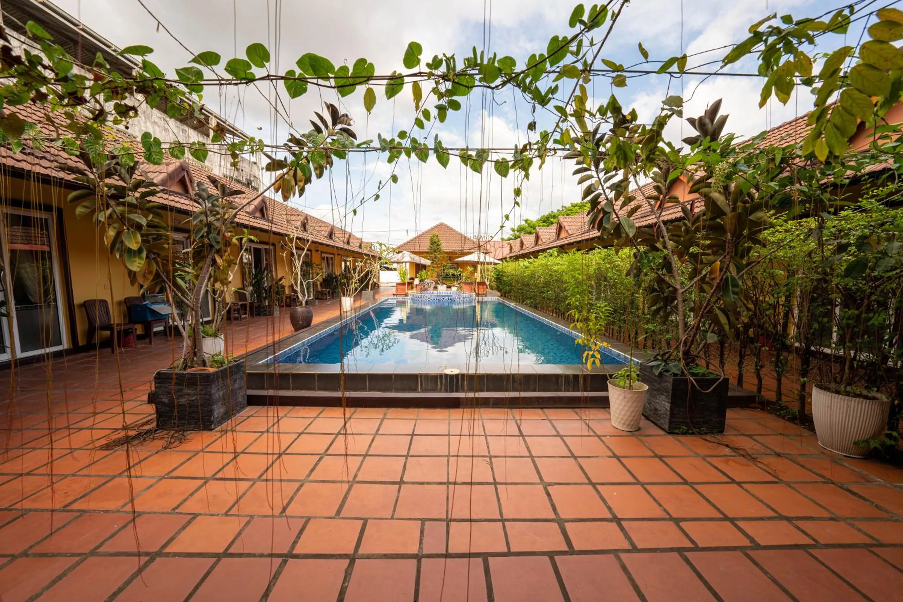 Swimming pool in Hello Kampot Resort