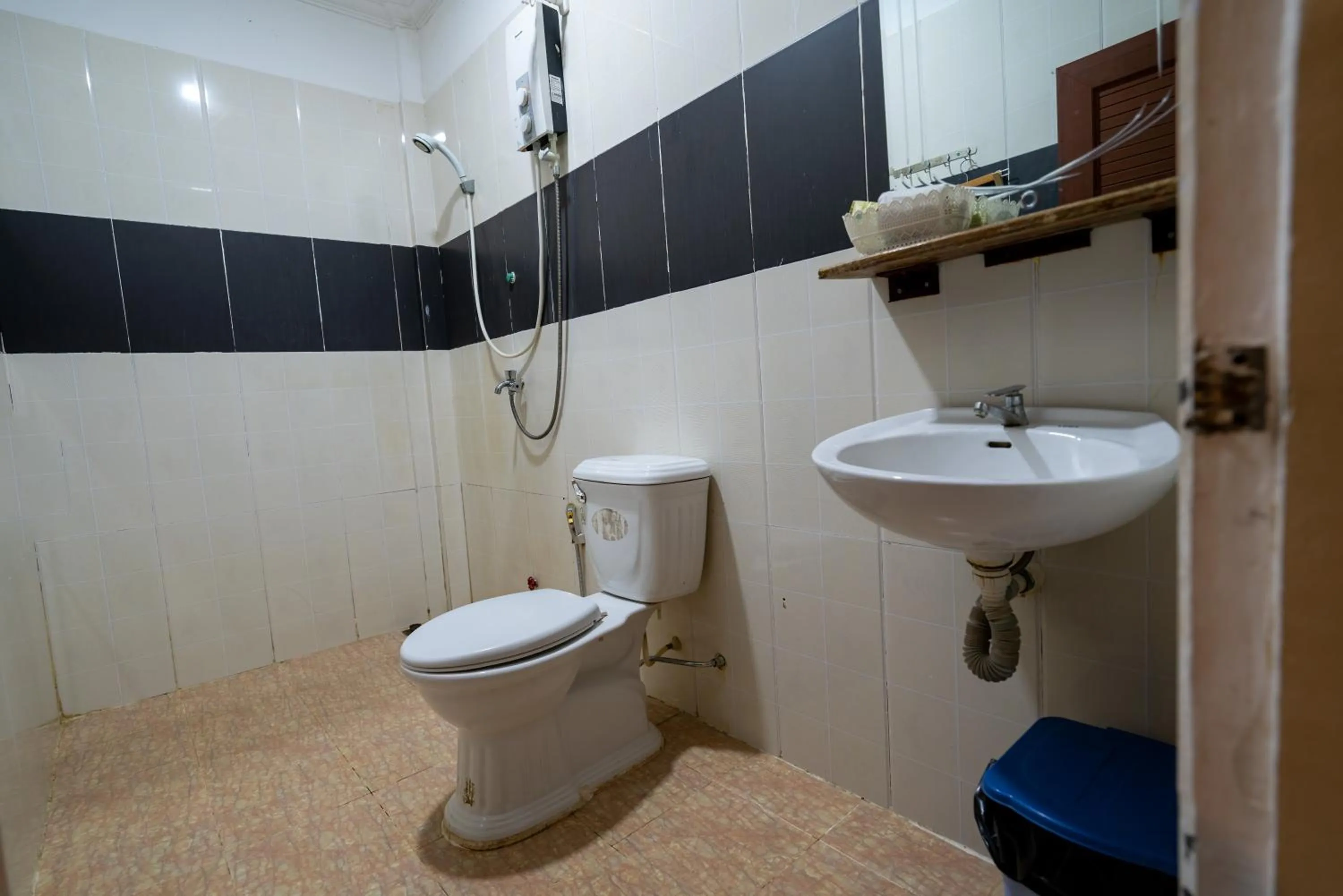 Shower in Hello Kampot Resort