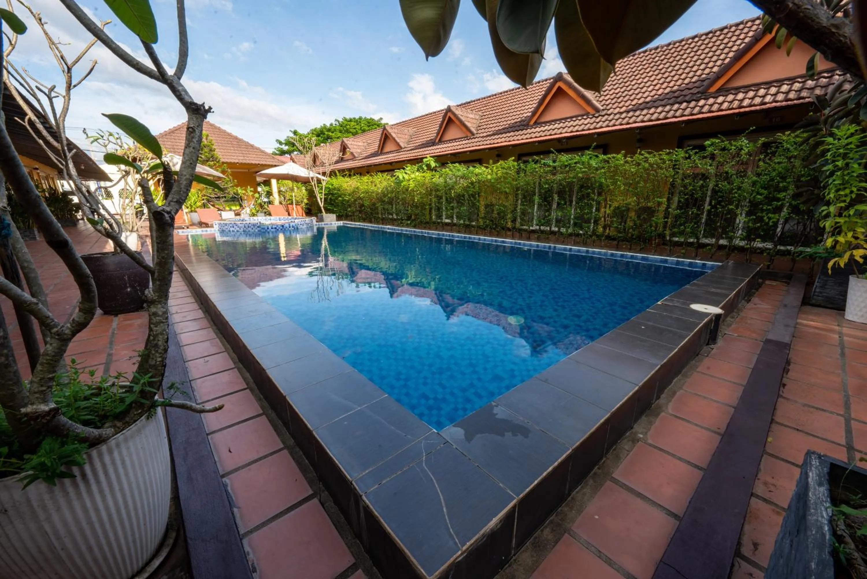 Swimming pool in Hello Kampot Resort