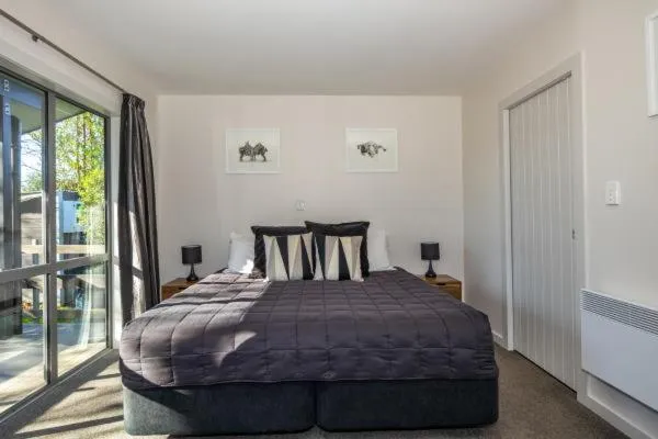 Bed in Black on Grey