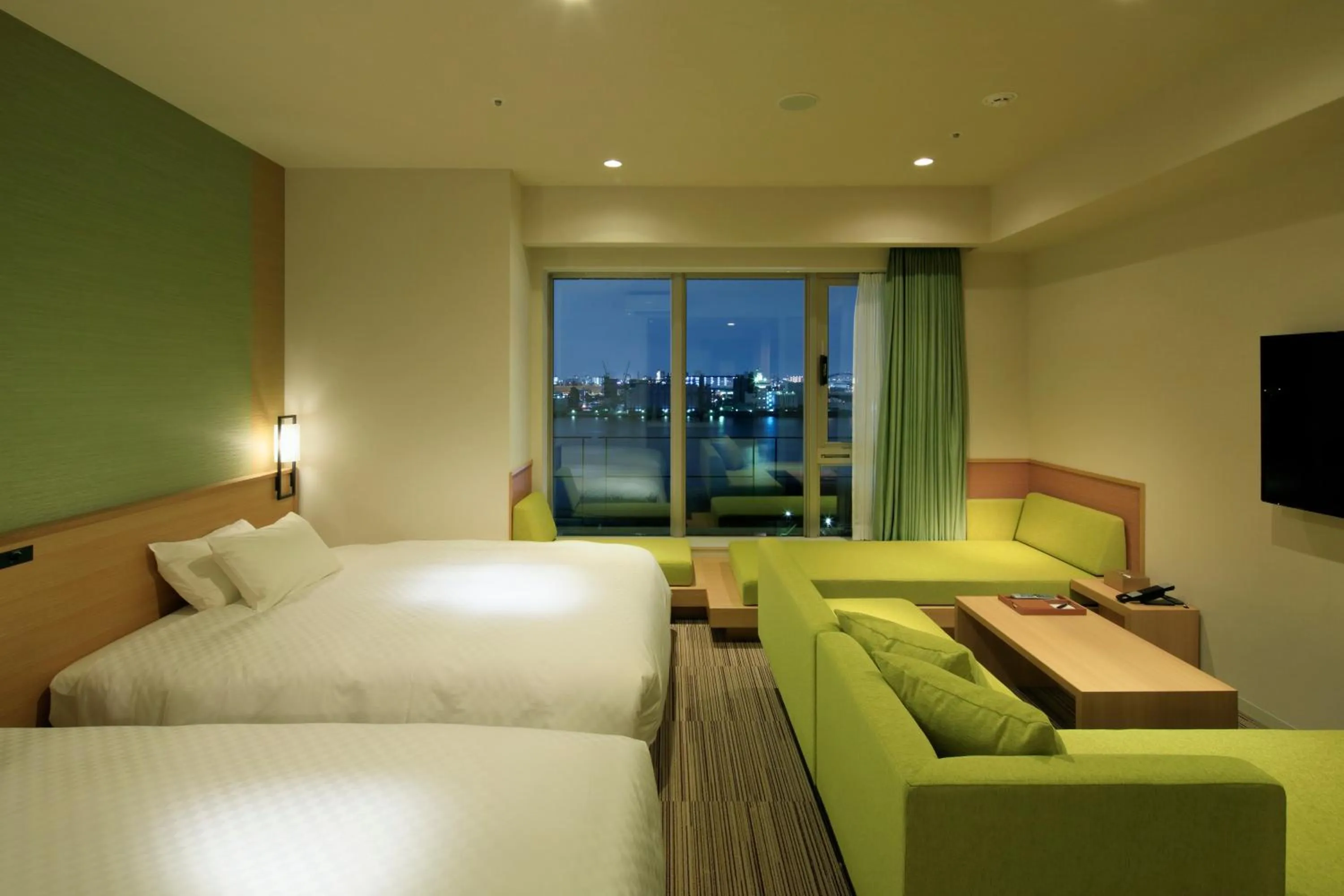 Bed in THE SINGULARI HOTEL & SKYSPA at UNIVERSAL STUDIOS JAPAN