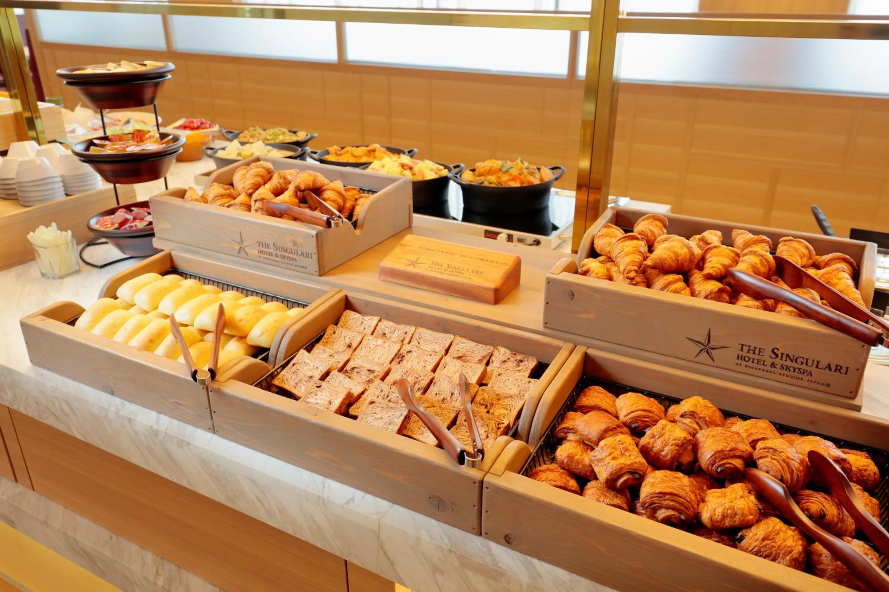 Buffet breakfast in THE SINGULARI HOTEL & SKYSPA at UNIVERSAL STUDIOS JAPAN
