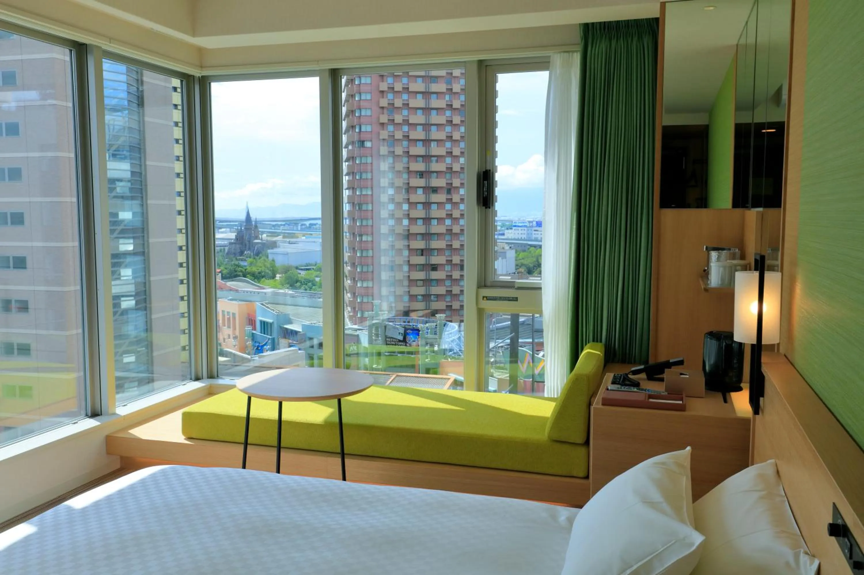 Bed in THE SINGULARI HOTEL & SKYSPA at UNIVERSAL STUDIOS JAPAN