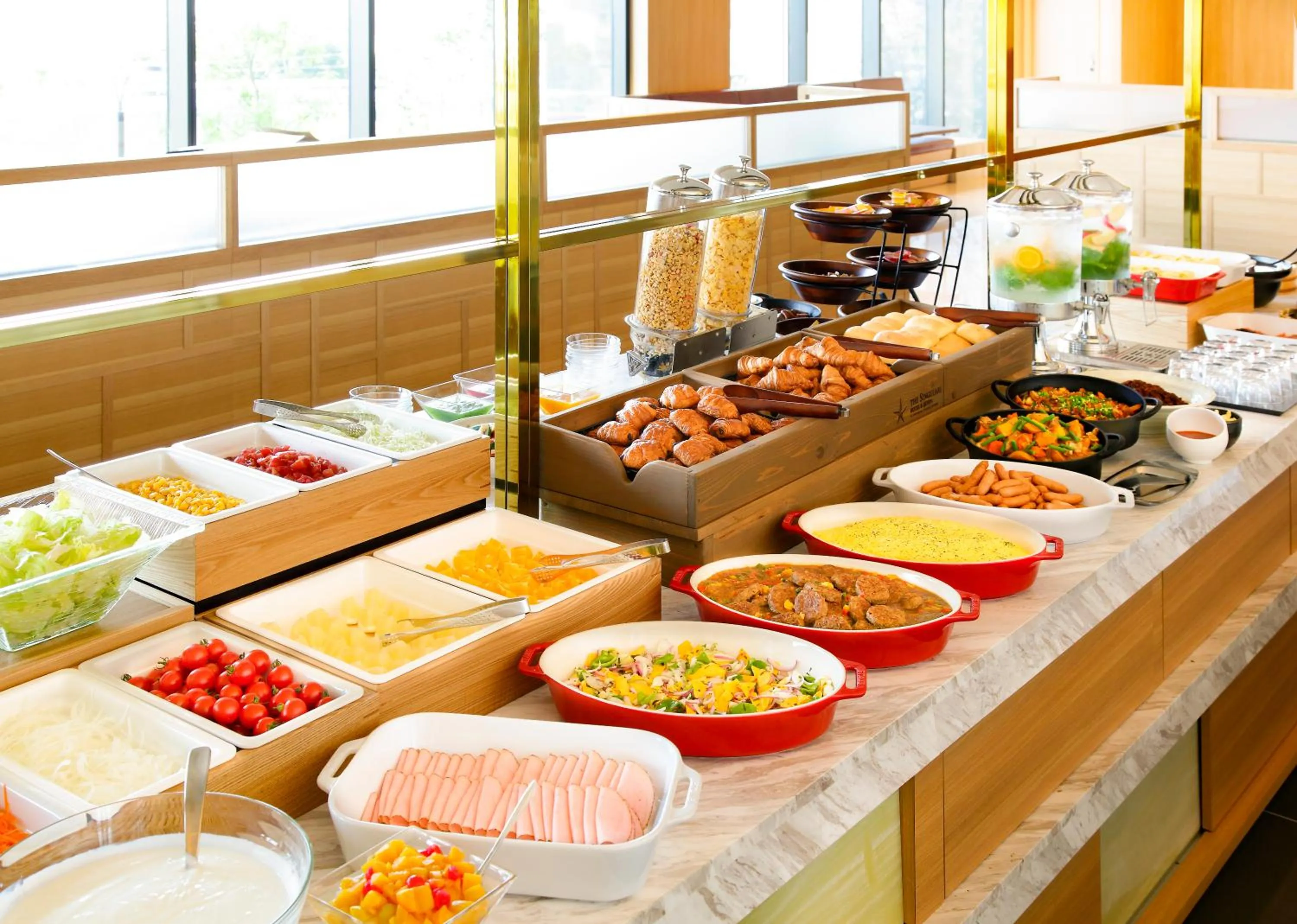 Buffet breakfast in THE SINGULARI HOTEL & SKYSPA at UNIVERSAL STUDIOS JAPAN